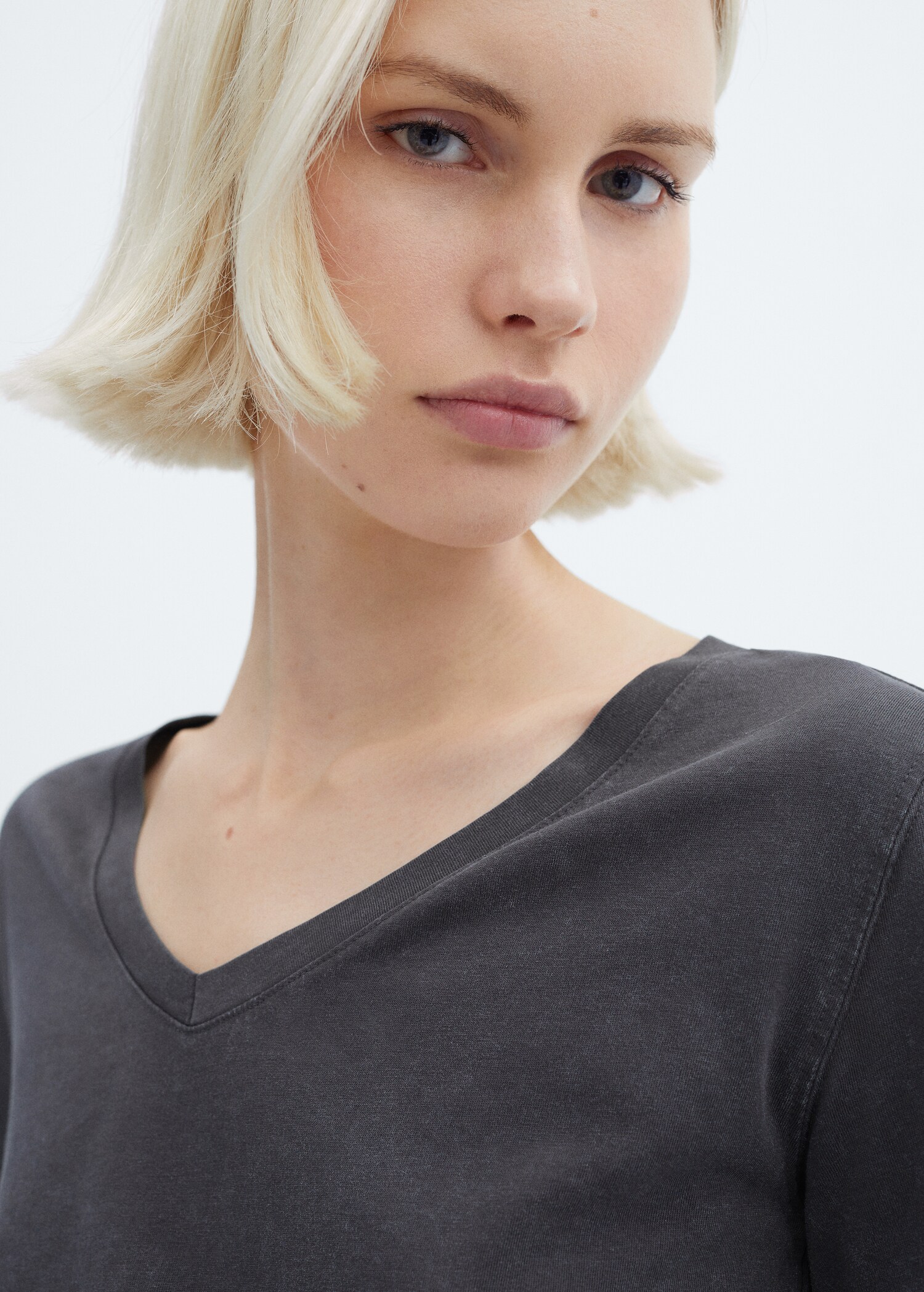 Washed-effect cotton t-shirt - Details of the article 1