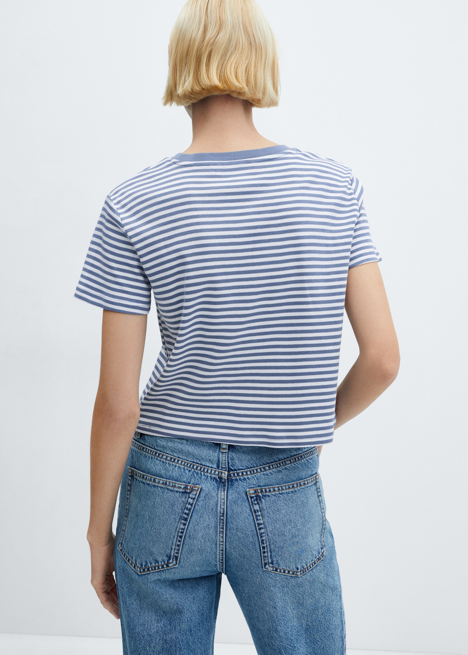 Striped short-sleeved t-shirt - Reverse of the article
