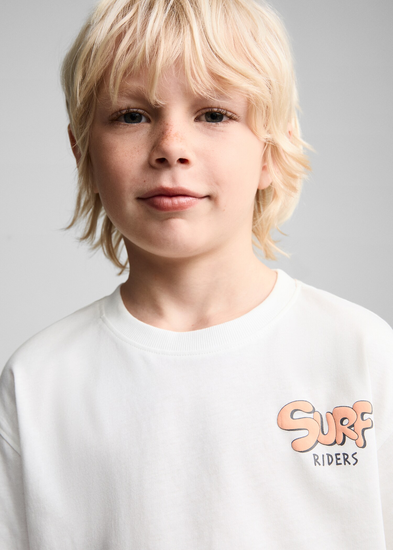 Short-sleeved t-shirt with message  - Details of the article 1