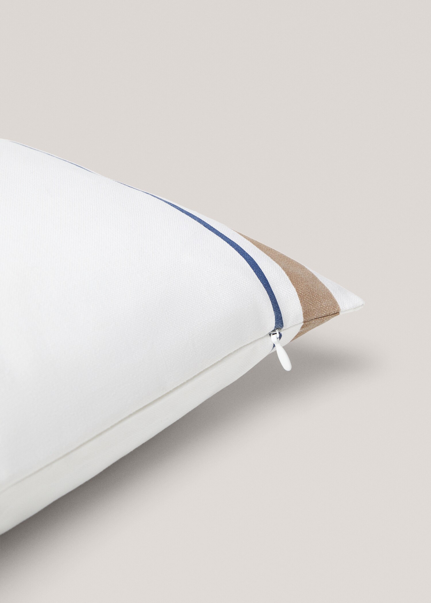 Water-repellent stripe-print cushion cover 45x45cm - Details of the article 1