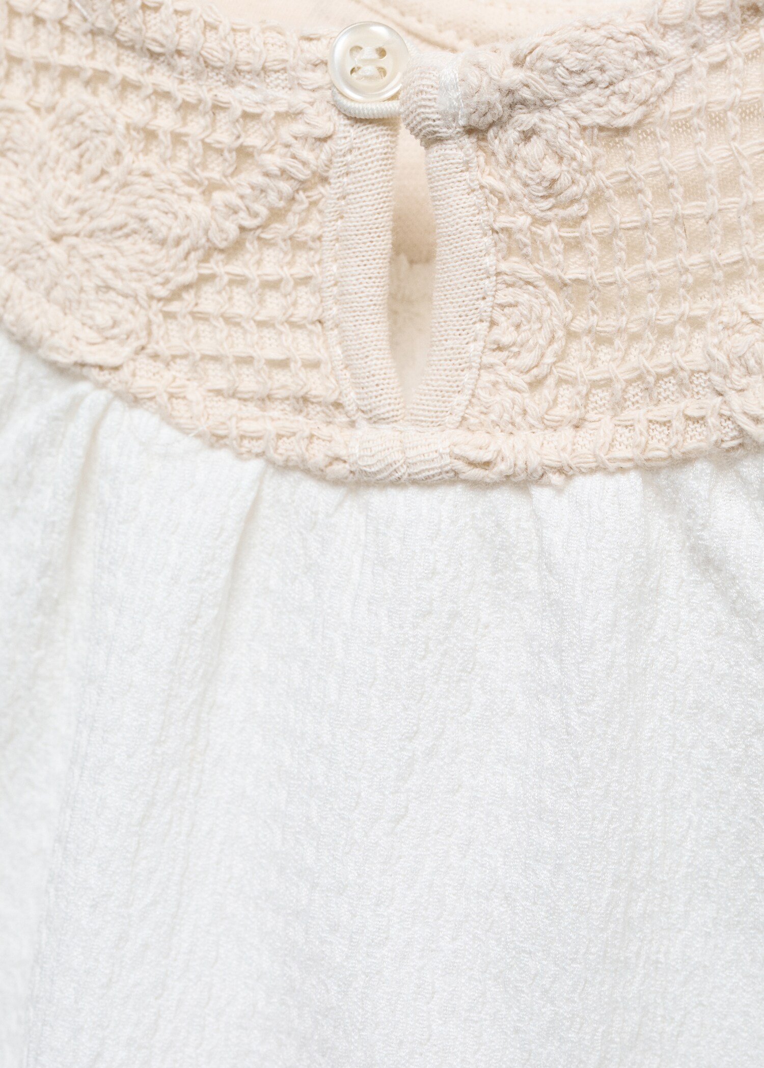 Textured T-shirt - Details of the article 8