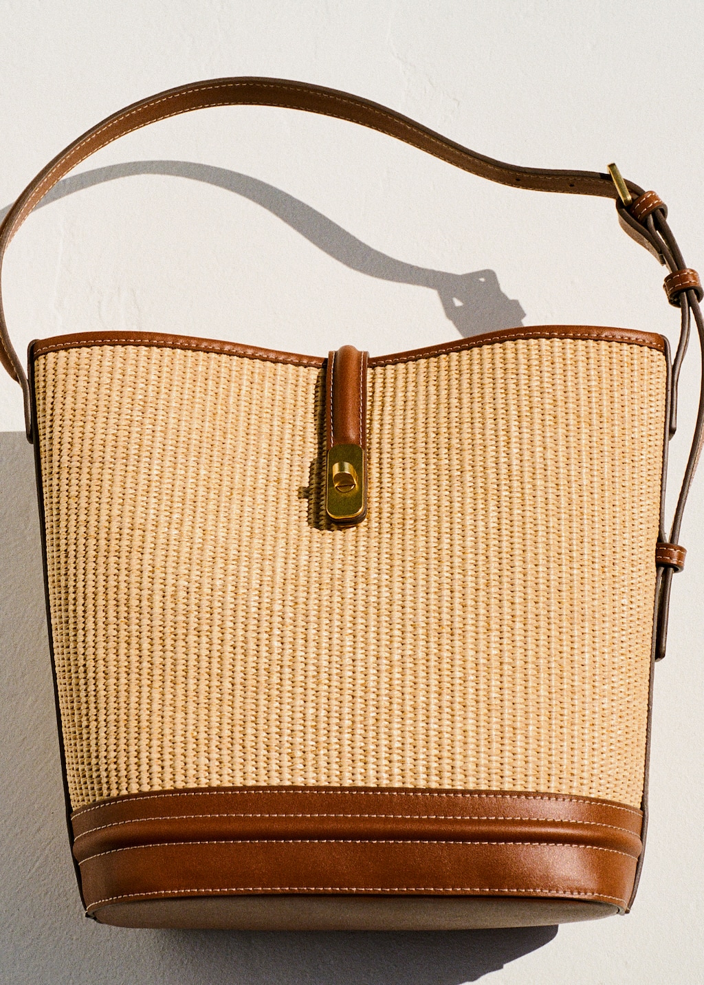 LocÃ² Small raffia-effect bucket bag