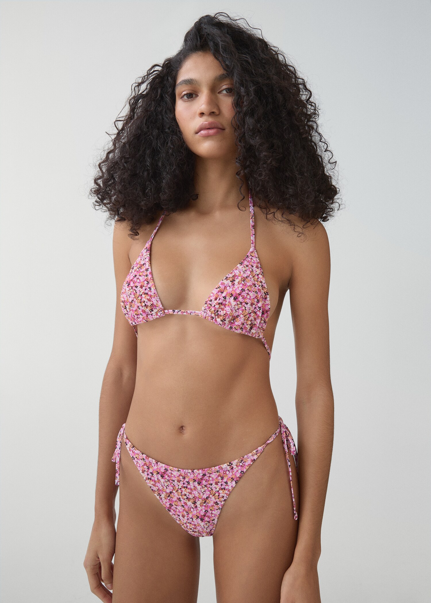 Haut bikini triangle fleuri - Plan moyen