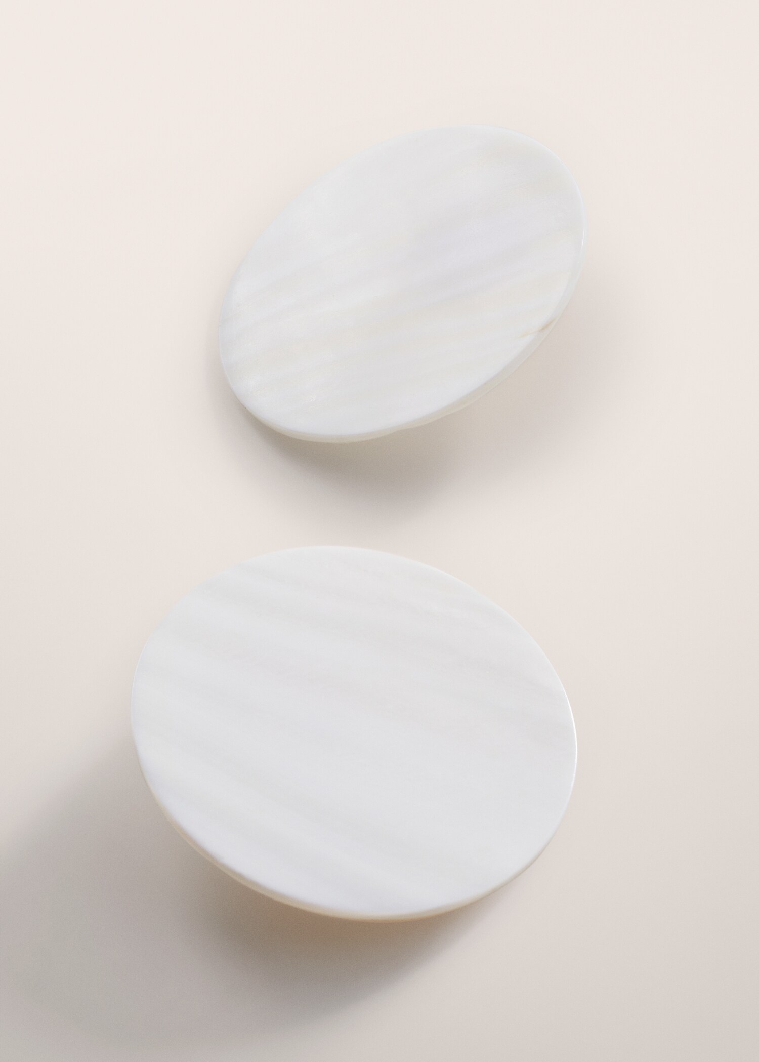 Maxi circular shell earrings - Details of the article 1