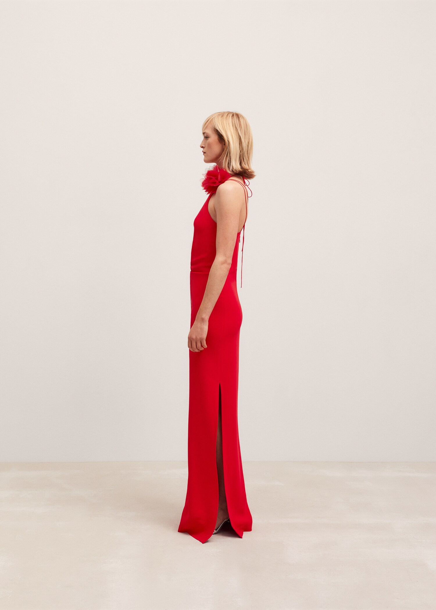Asymmetrical dress with flower detail - Details of the article 2