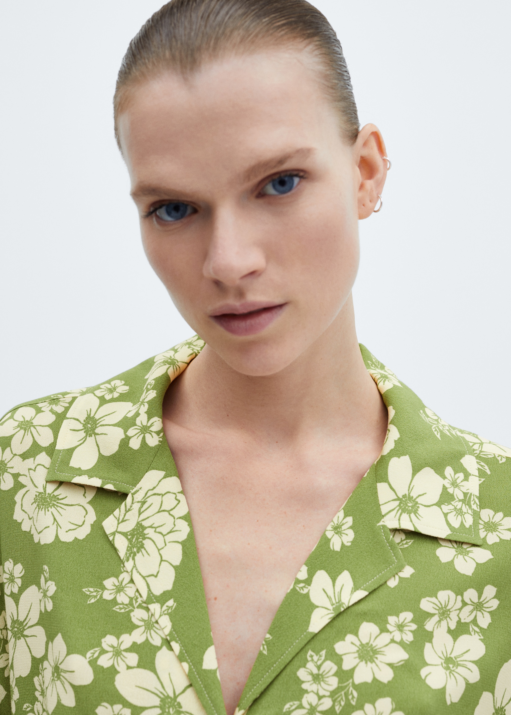 Floral-print shirt with knot detail - Details of the article 1