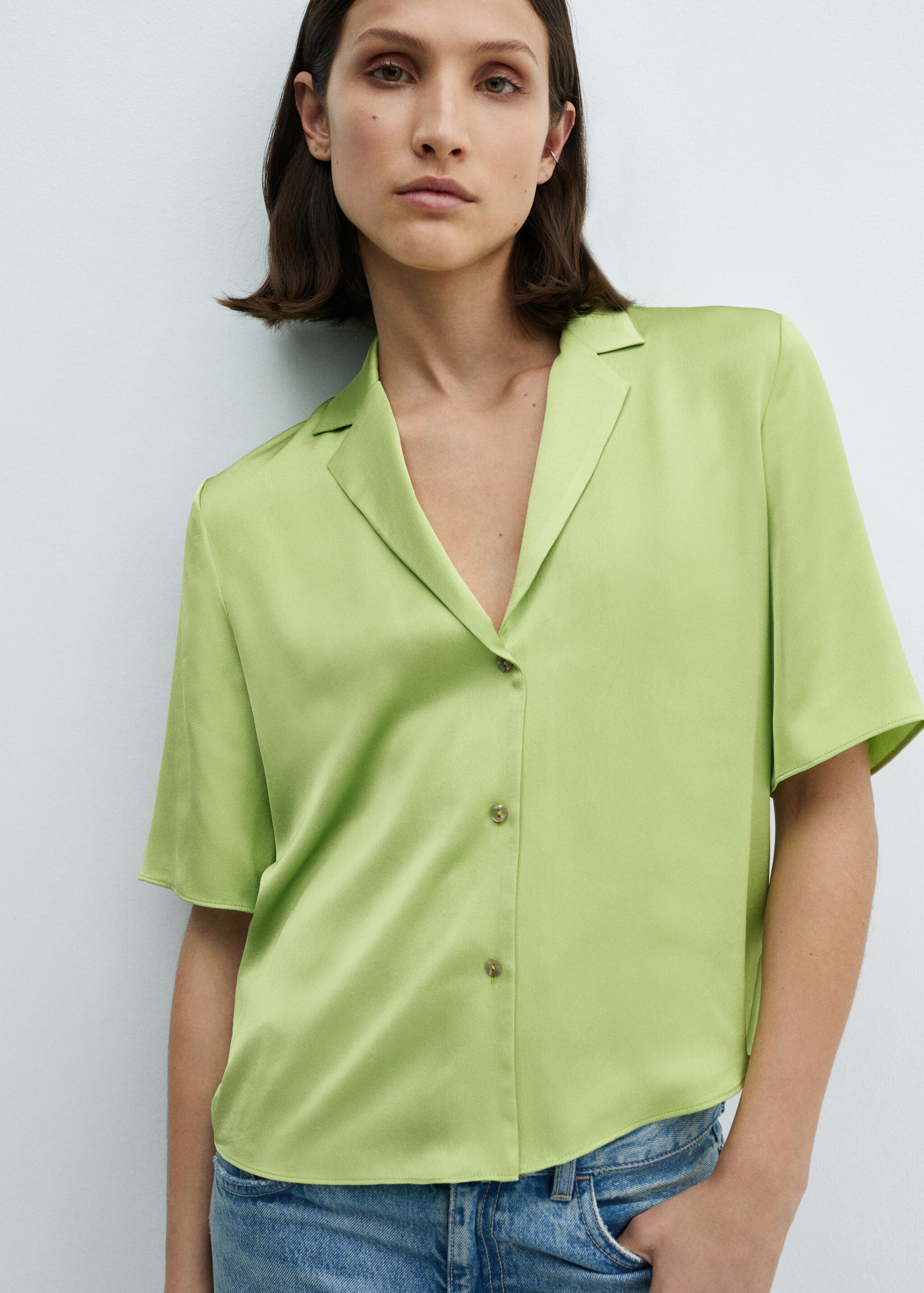 Short-sleeved satin shirt - Details of the article 1