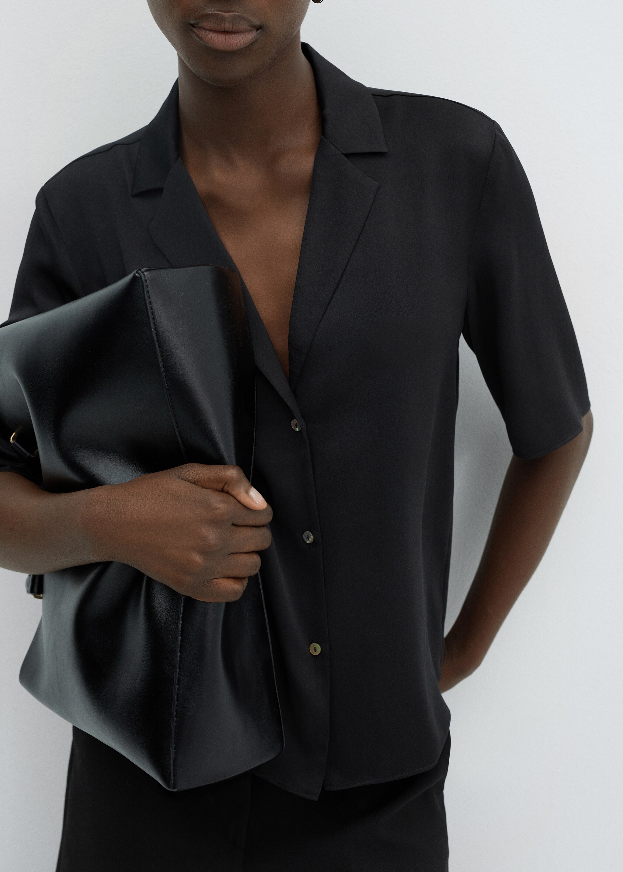 Short-sleeved satin shirt - Details of the article 6