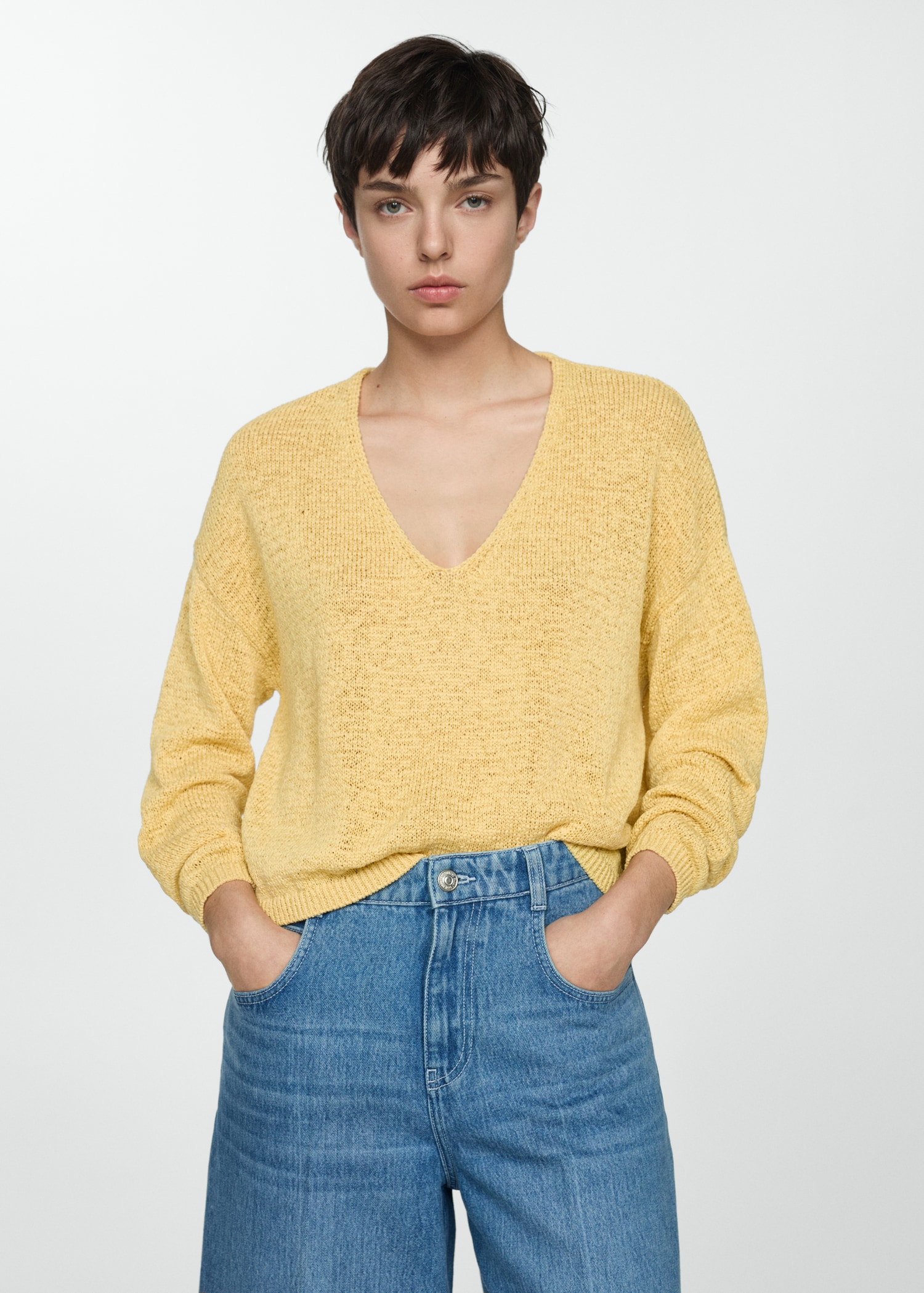 Fine-knit V-neck sweater Women MANGO China - Main Image