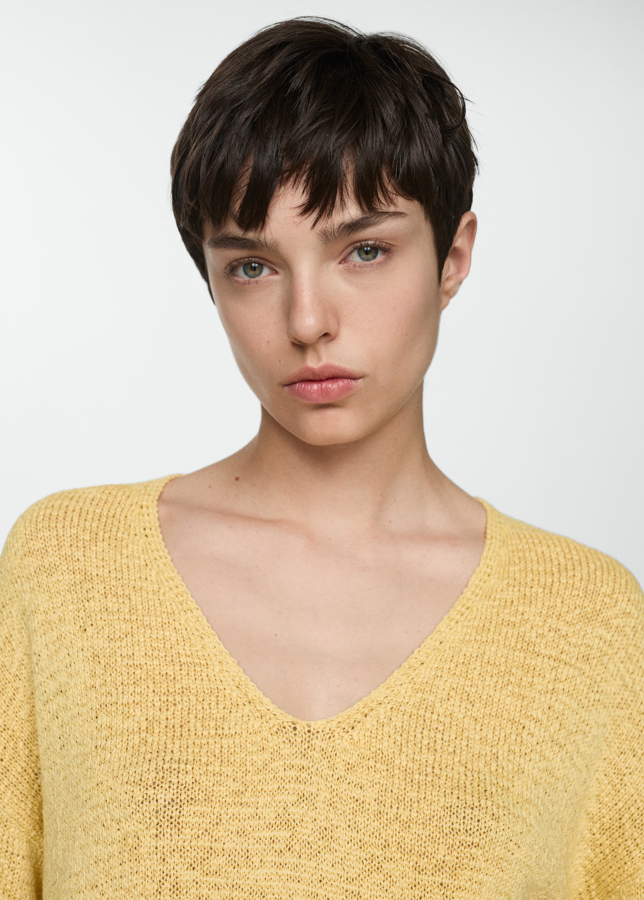 Fine-knit V-neck sweater - Details of the article 1