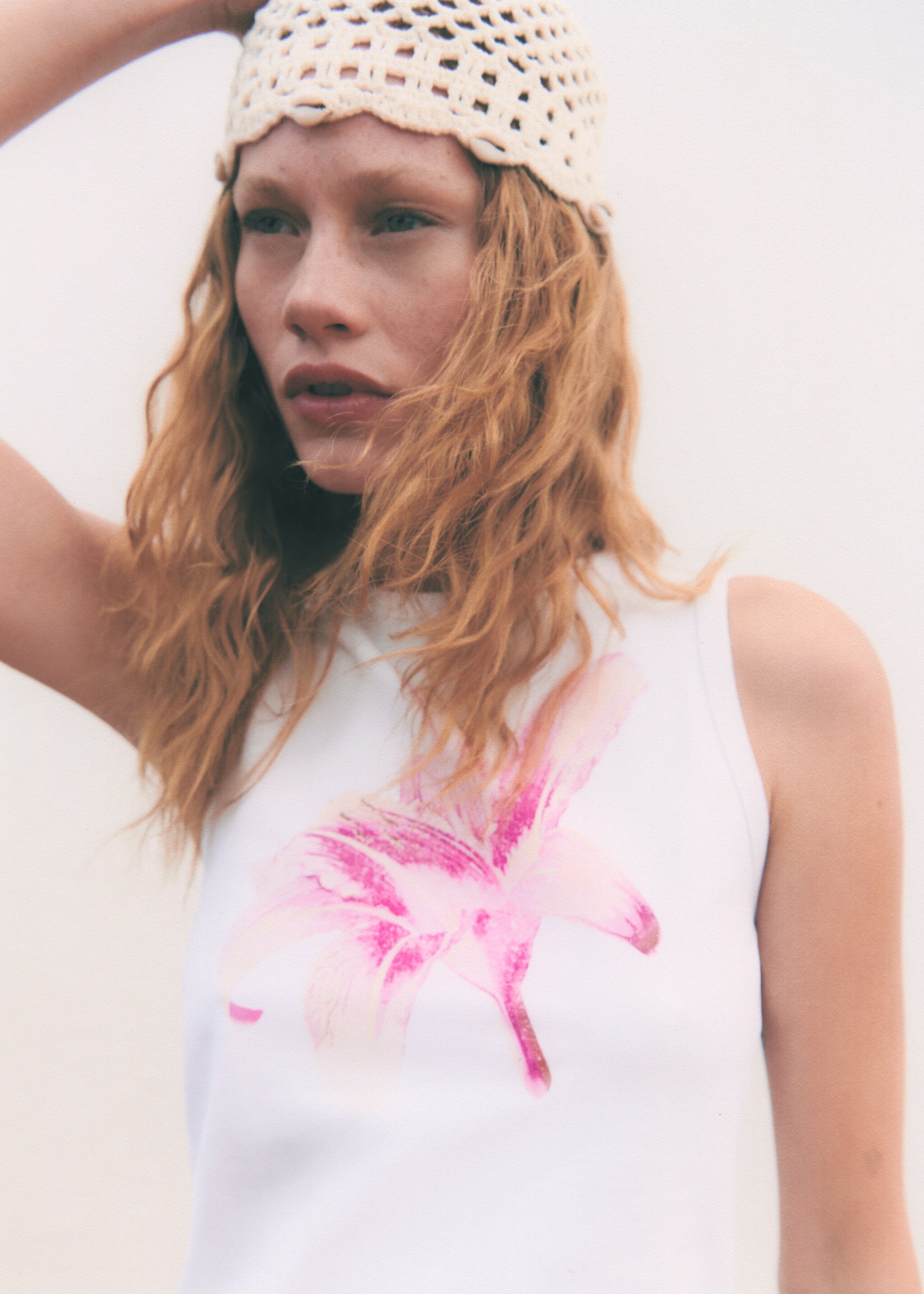 Printed sleeveless top - Details of the article 6