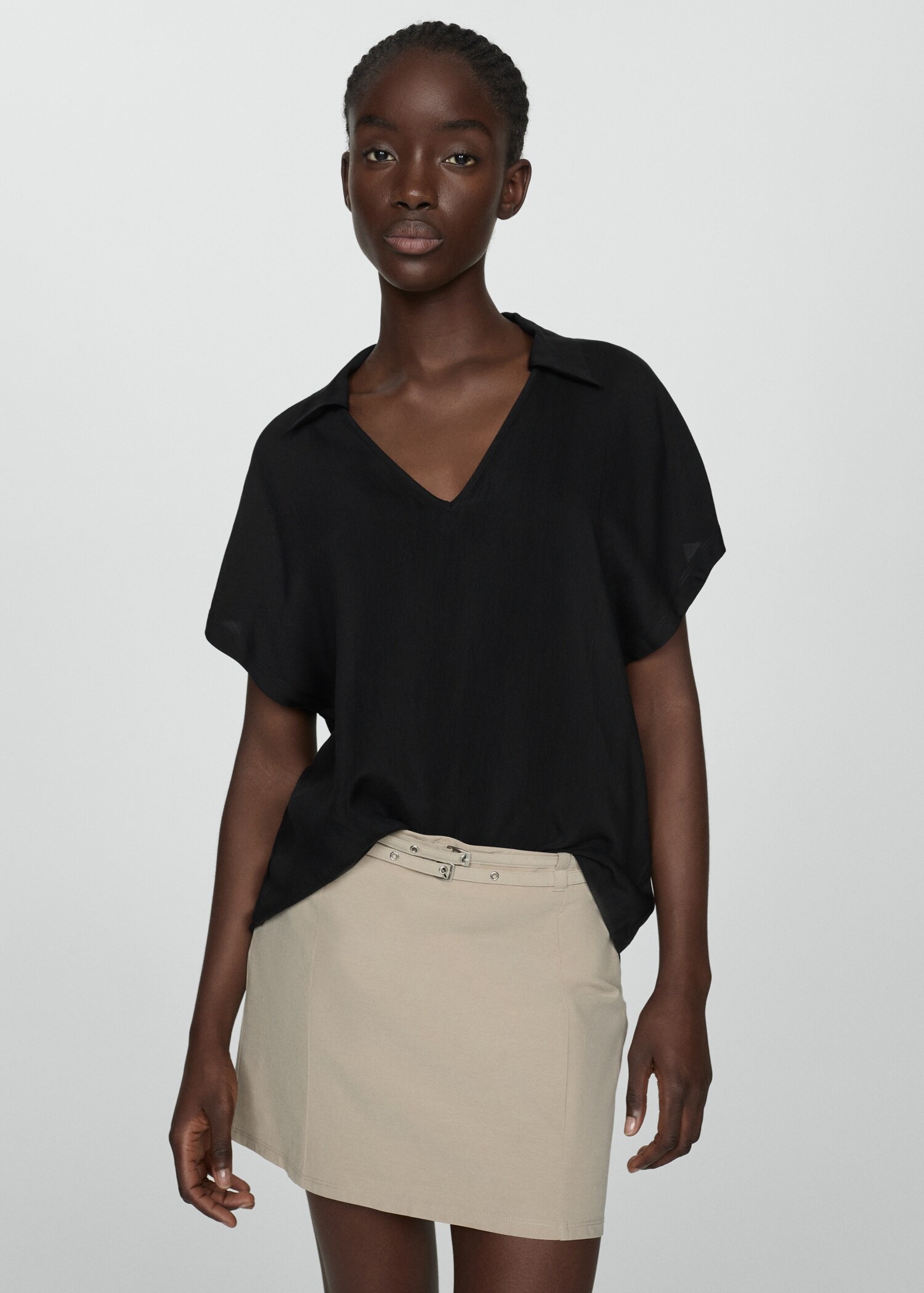 T-Shirt mit Poloshirt-Kragen - Damen | MANGO Liechtenstein 