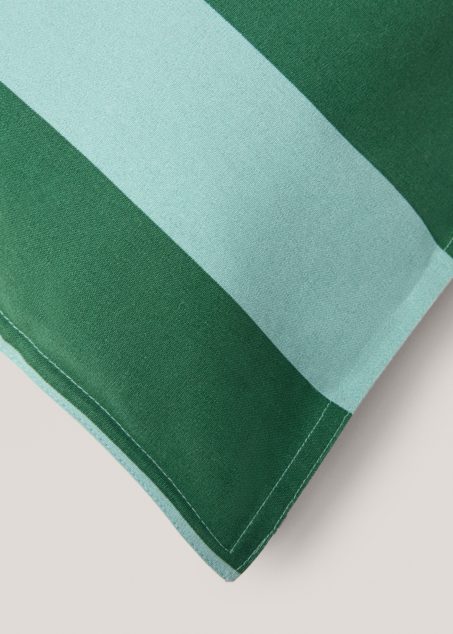 Striped water-repellent cushion cover 50x50cm - Details of the article 1