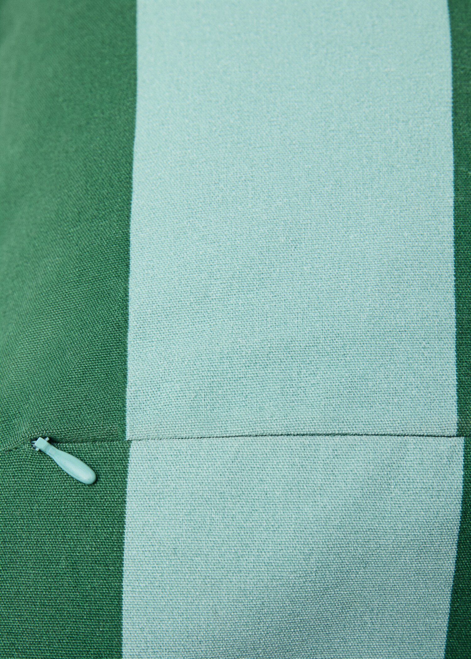 Striped water-repellent cushion cover 50x50cm - Details of the article 2