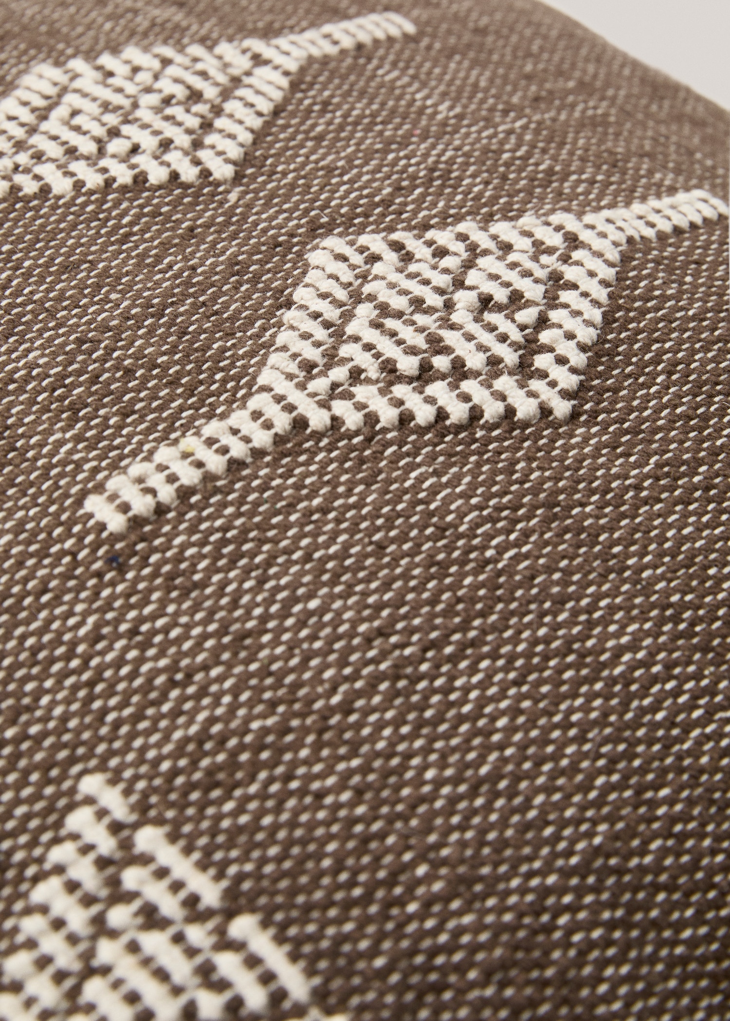Kissenhülle mit geometrischer Stickerei 45 x 45 cm - Detail des Artikels 4