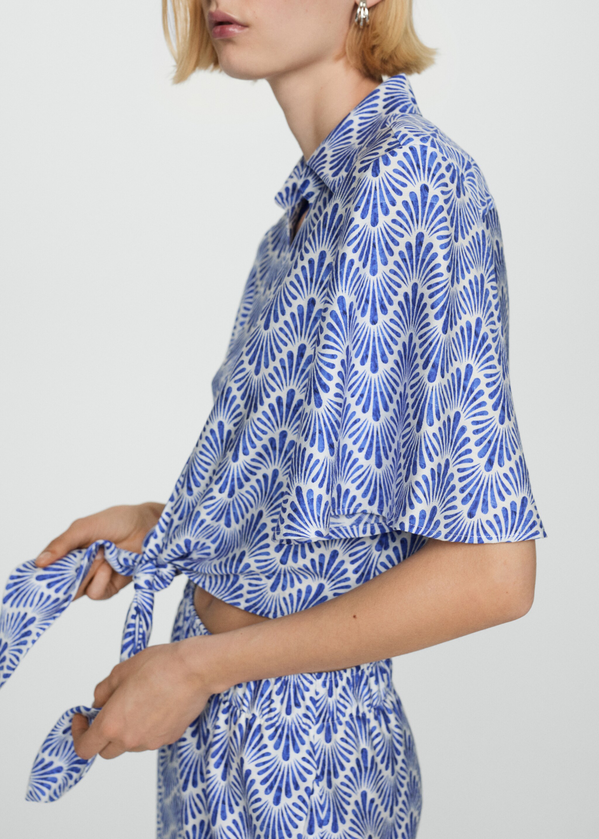 Knot printed shirt - Details of the article 6, Blue. Ref: 67008645-00.