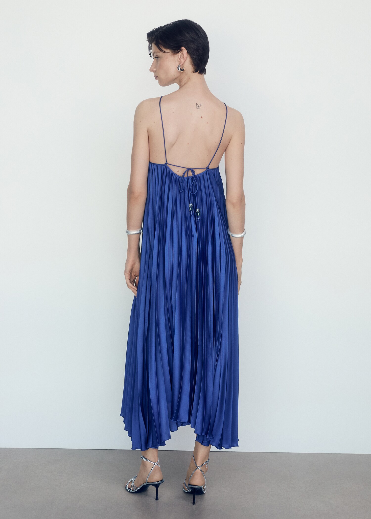 Pleated halter neck dress - Reverse of the article