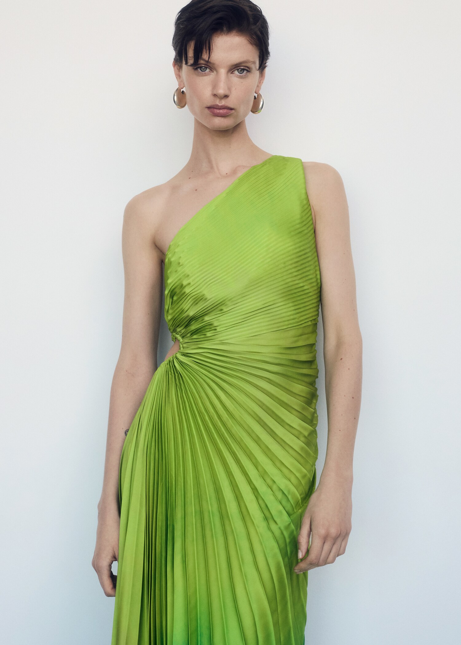 Vestido asimétrico plisado