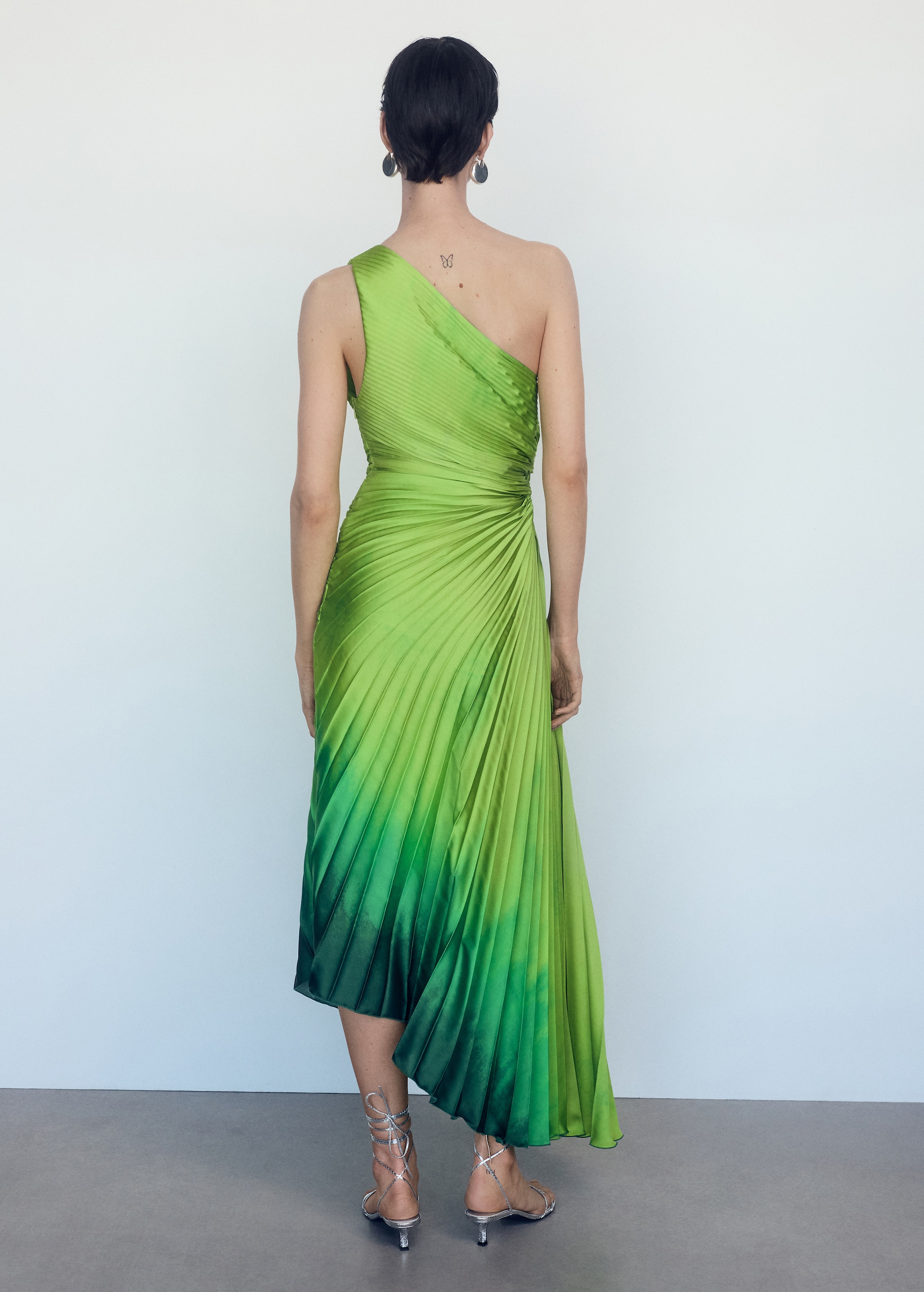 Asymmetrical pleated dress - Reverse of the article