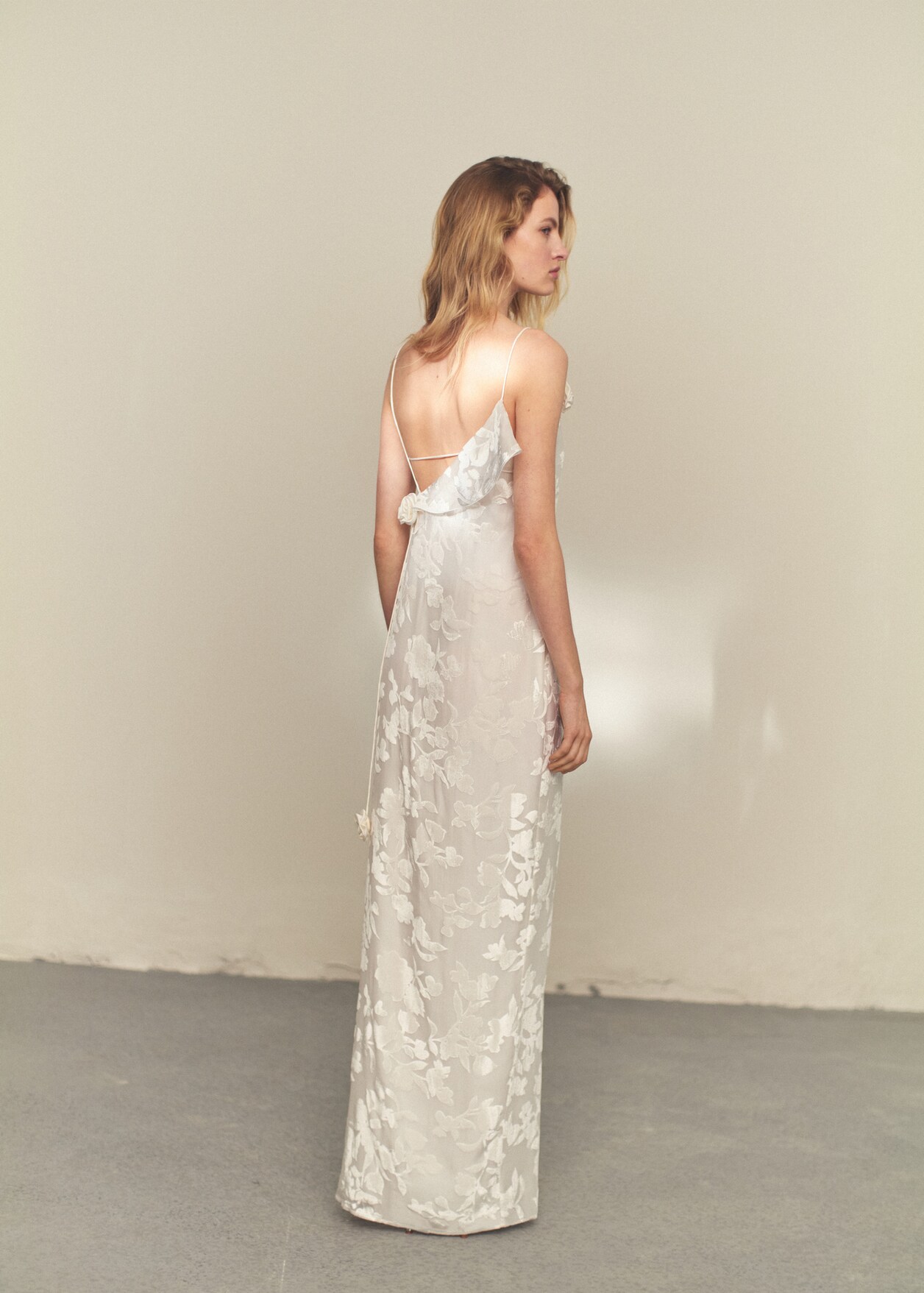 floral-devor-dress-with-side-opening-women-mango-usa