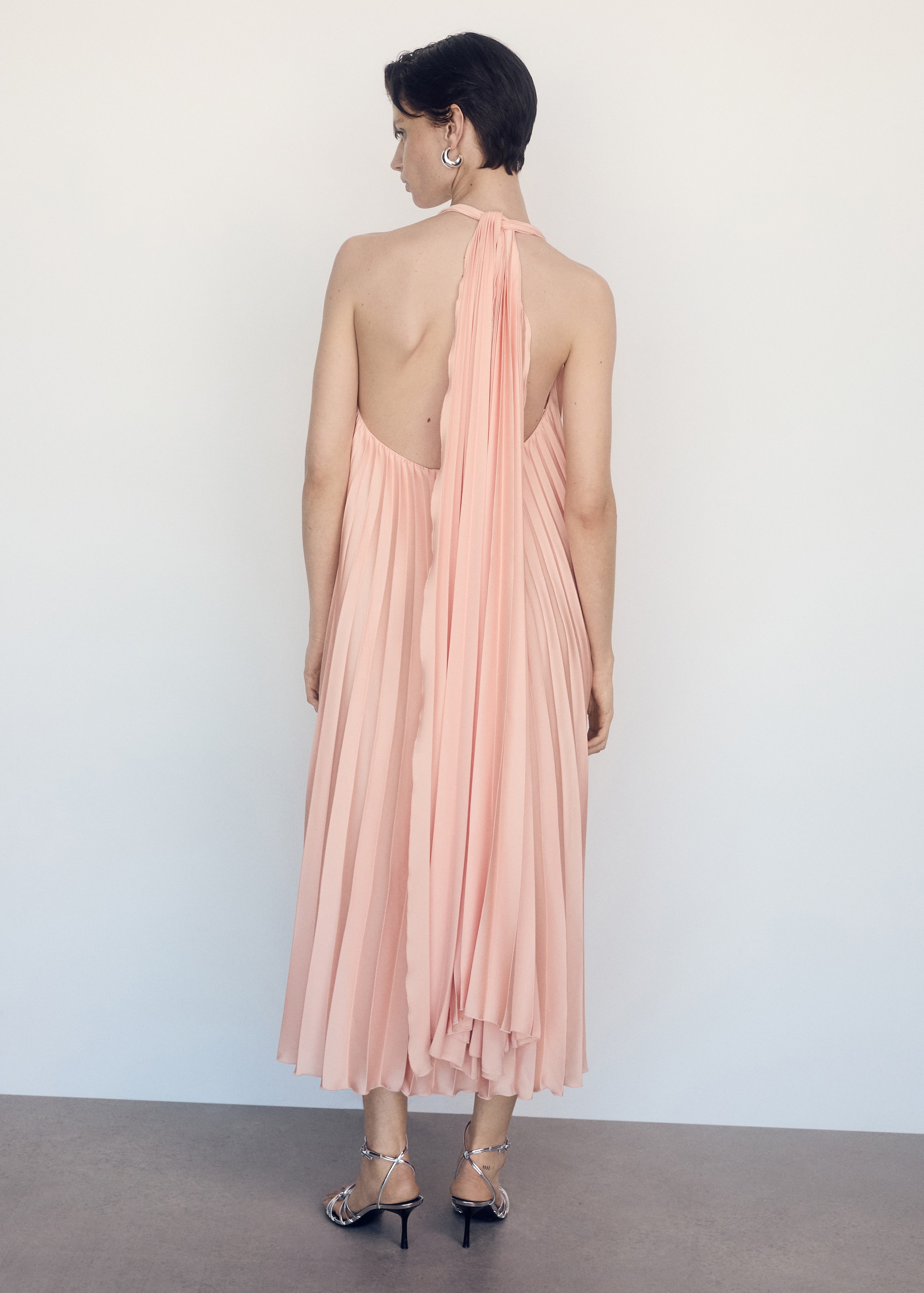 Pleated long dress - Reverse of the article