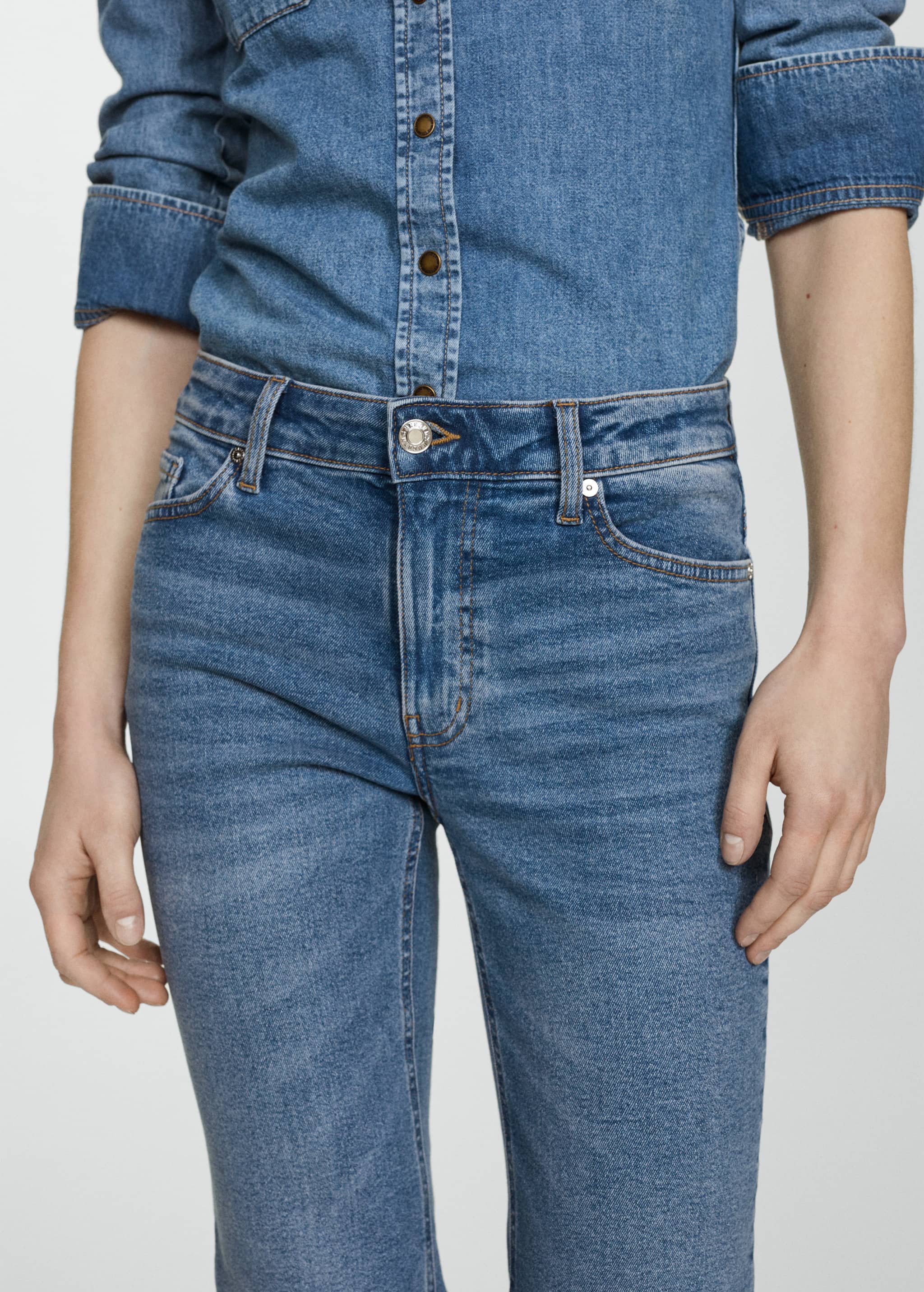 Crop flared jeans - Details of the article 4