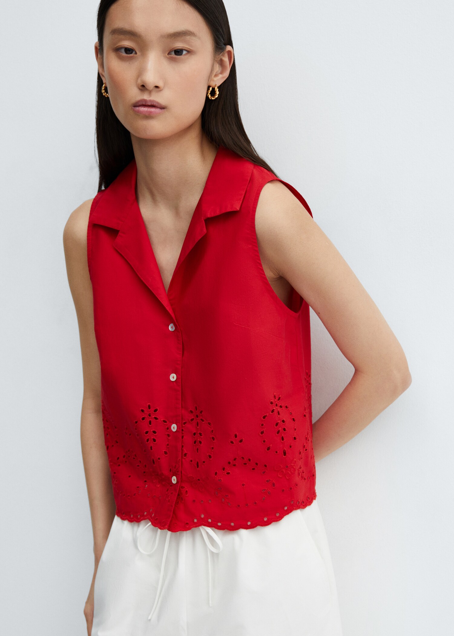 Sleeveless embroidered shirt - Medium plane