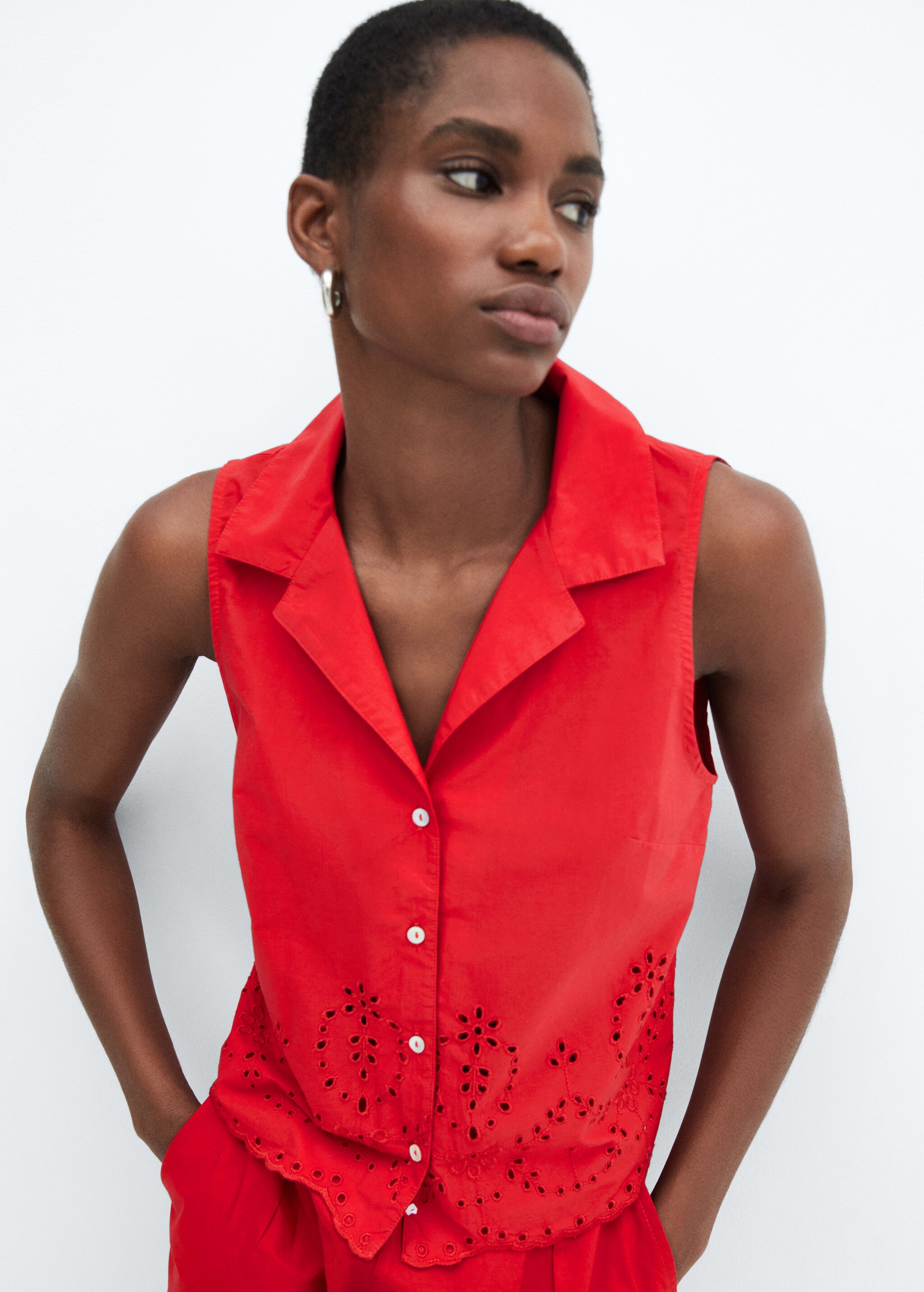 Sleeveless embroidered shirt - Details of the article 2