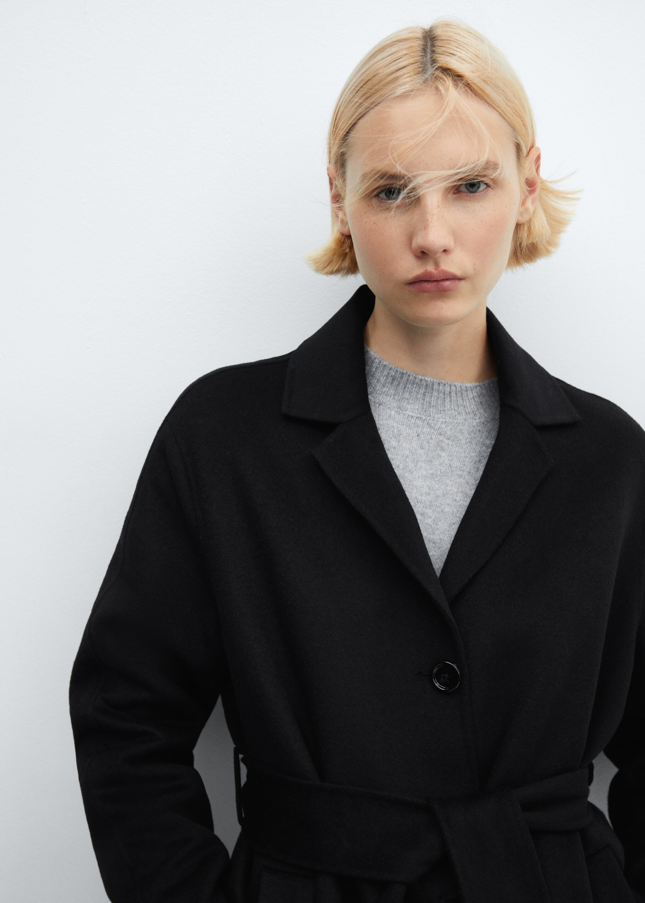 Wool coat with handmade belt - Details of the article 1