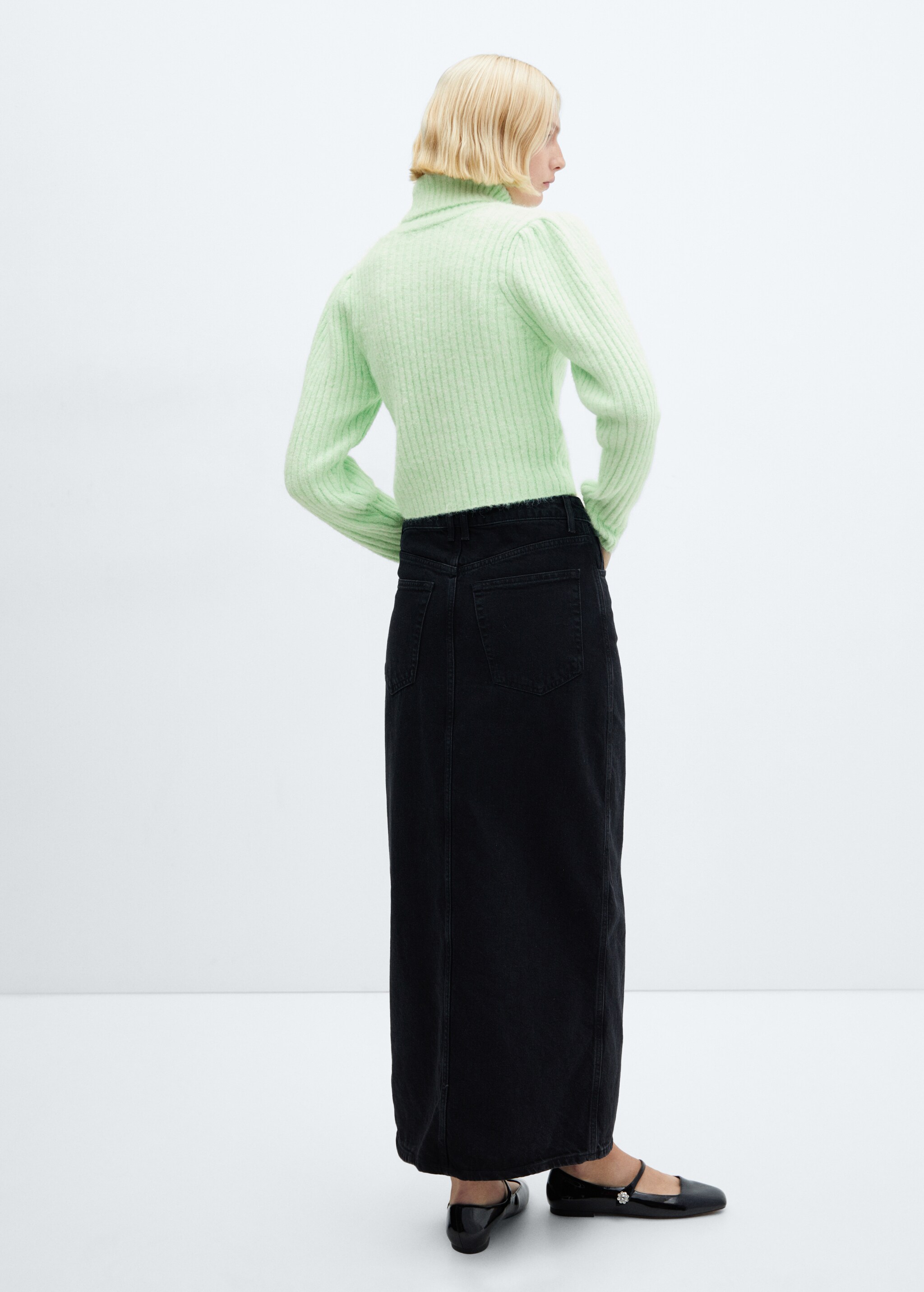 Turtleneck knitted sweater - Reverse of the article