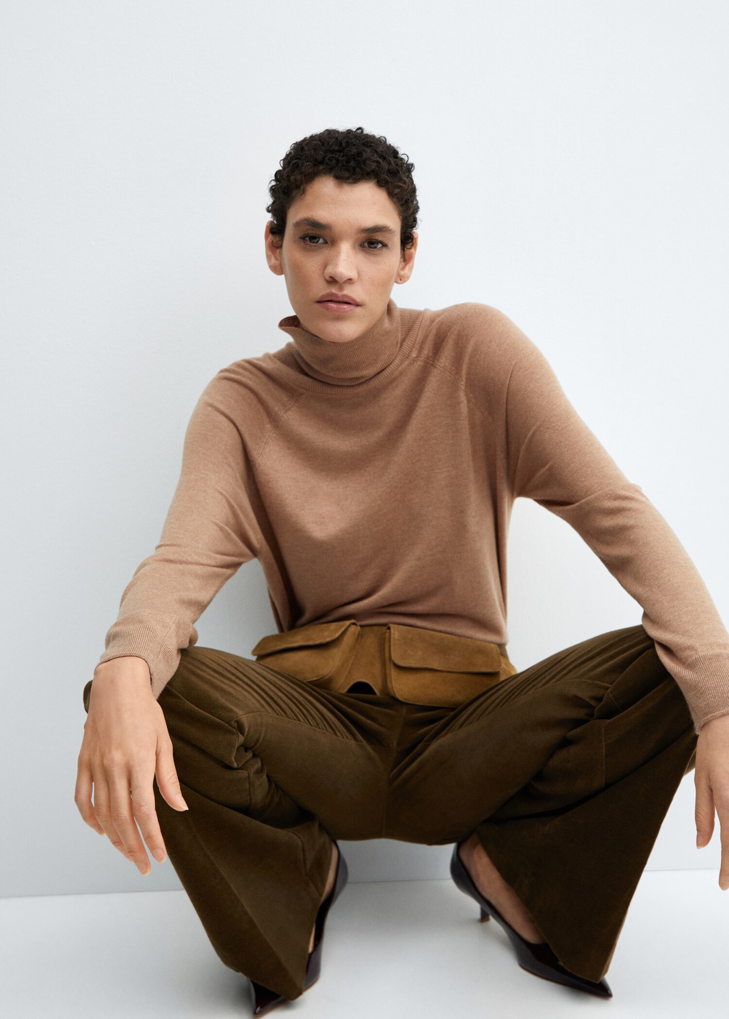 Fine-knit turtleneck sweater - Details of the article 2