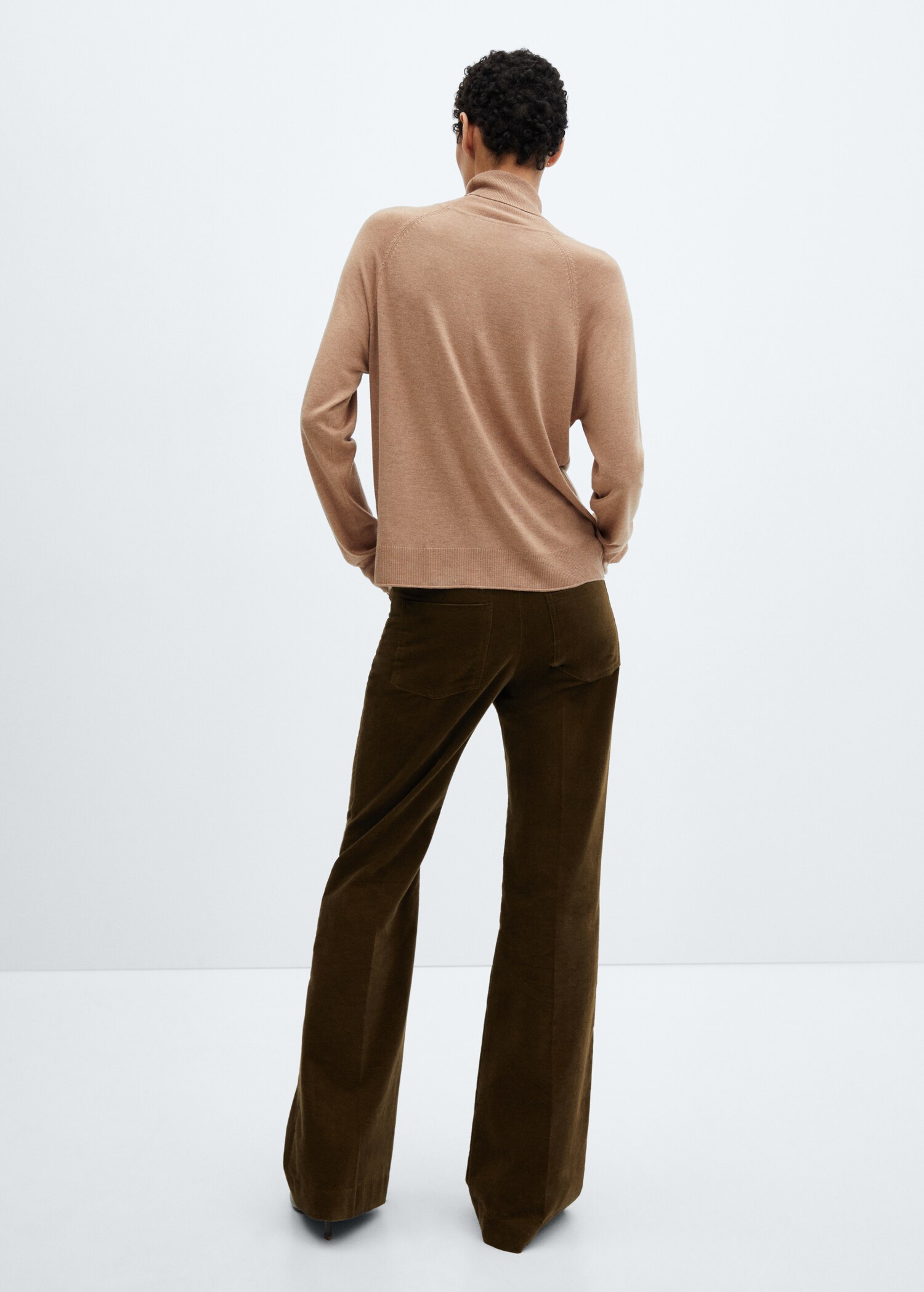 Fine-knit turtleneck sweater - Reverse of the article