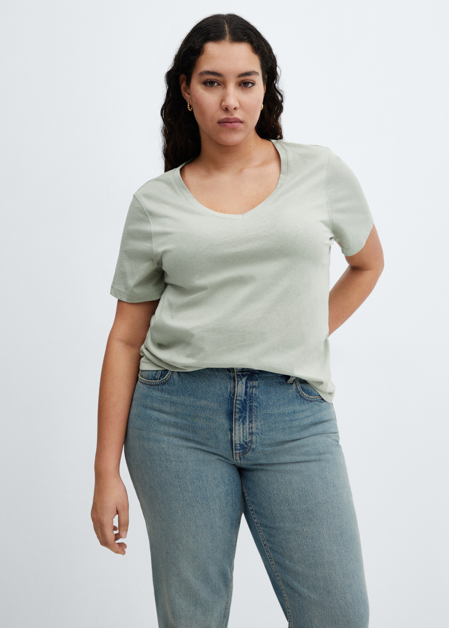 100% cotton V-neck t-shirt - Details of the article 5