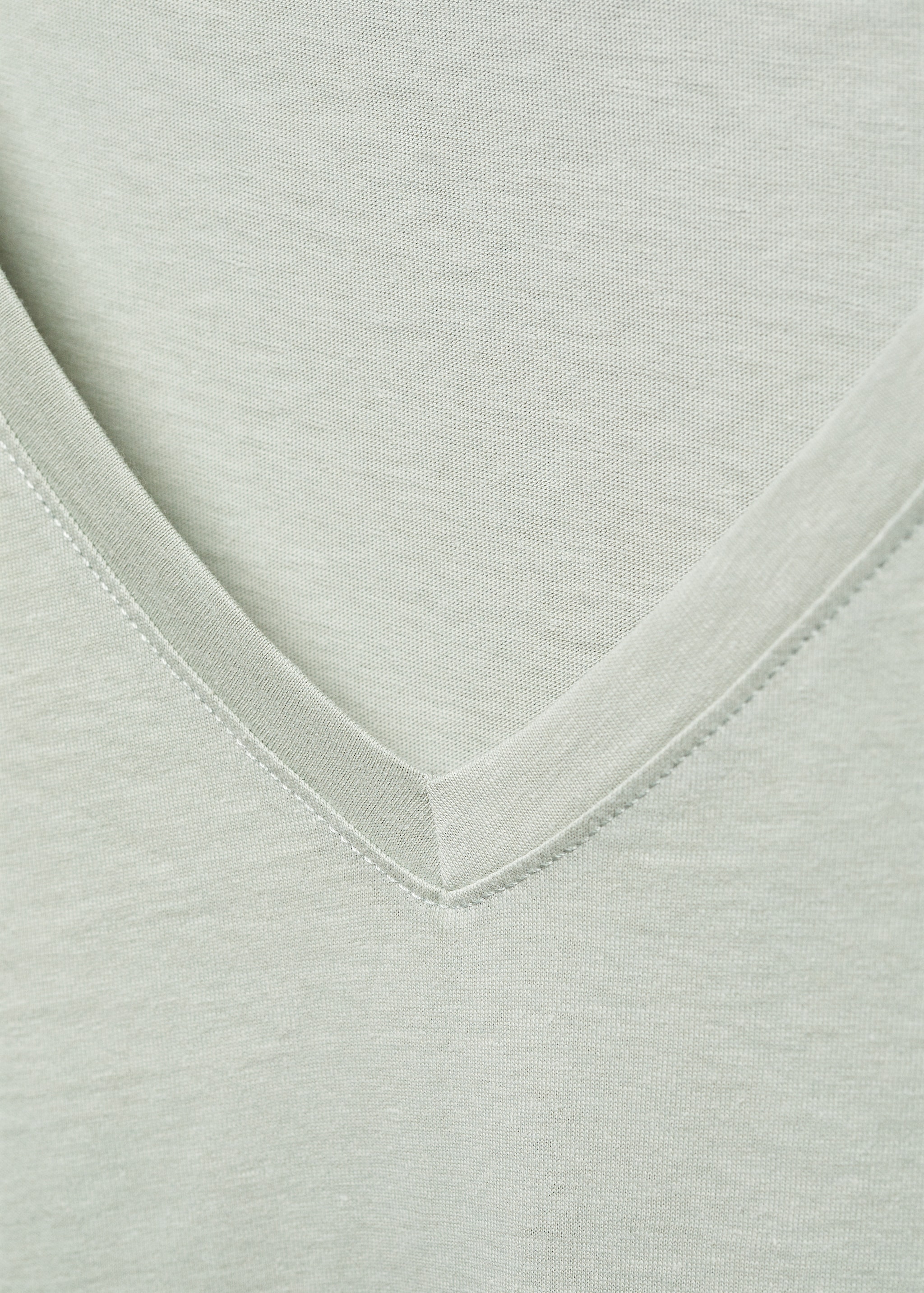 100% cotton V-neck t-shirt  - Details of the article 8