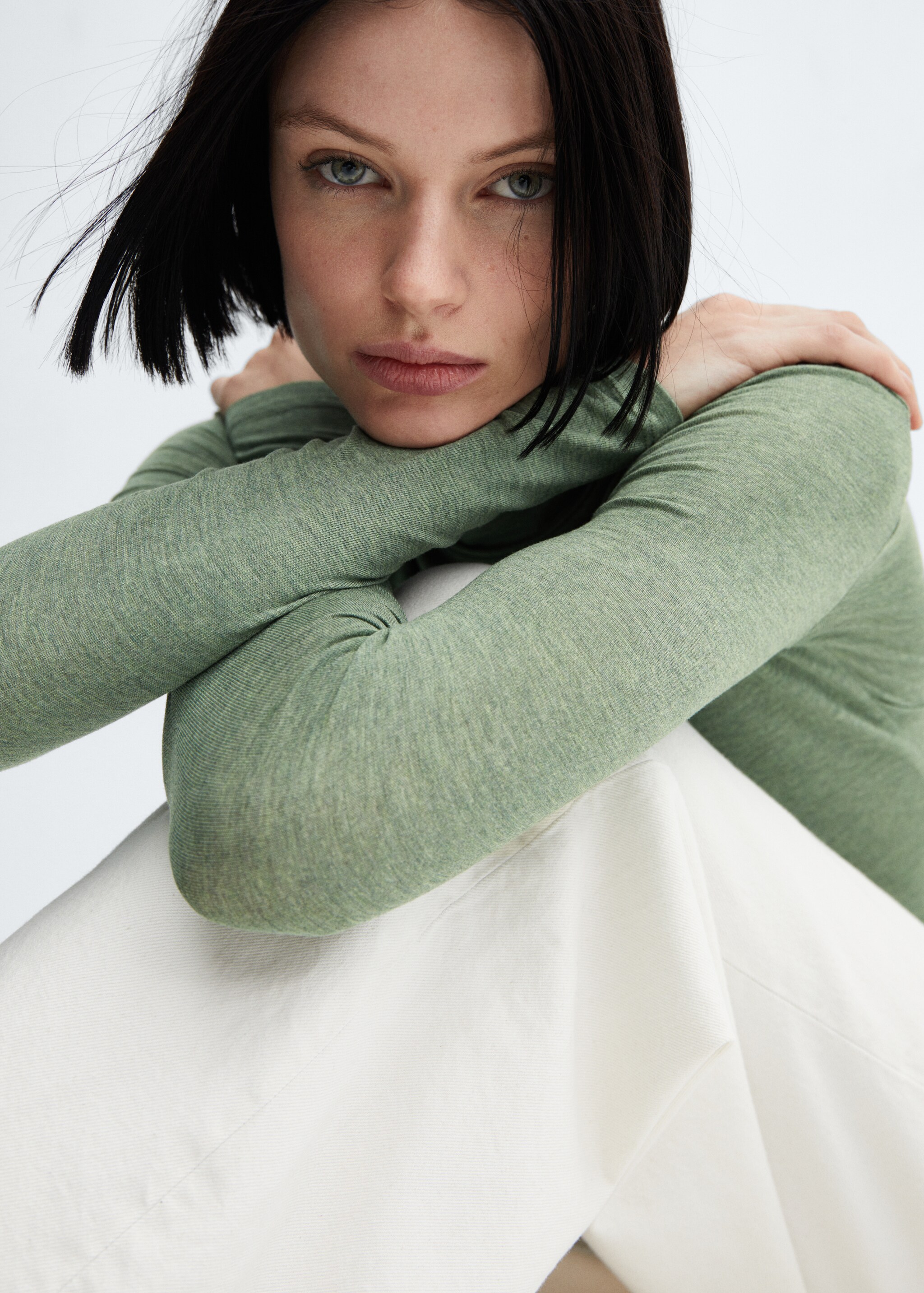 Turtleneck long-sleeved t-shirt - Details of the article 2
