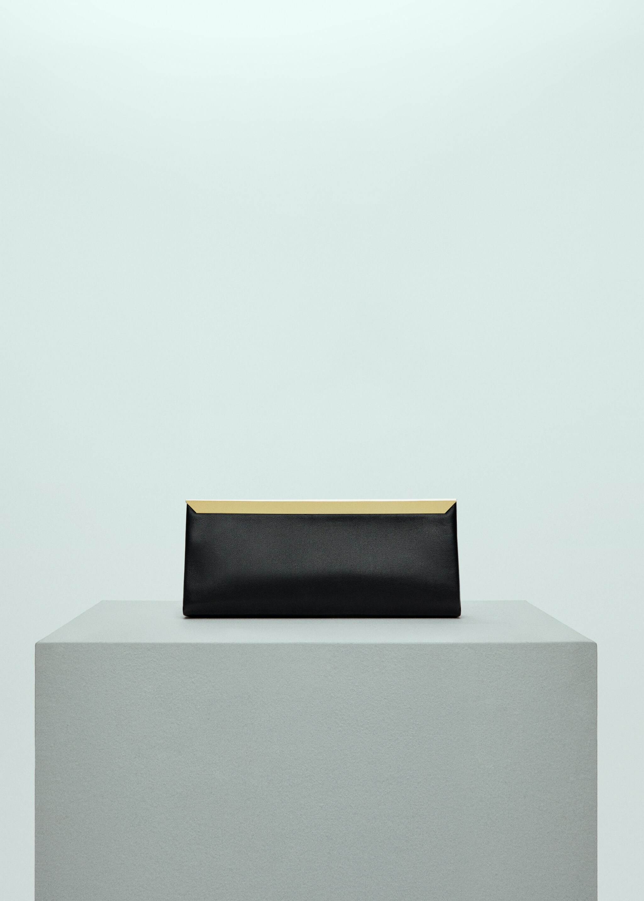Leather clutch bag with metal chain - Article without model