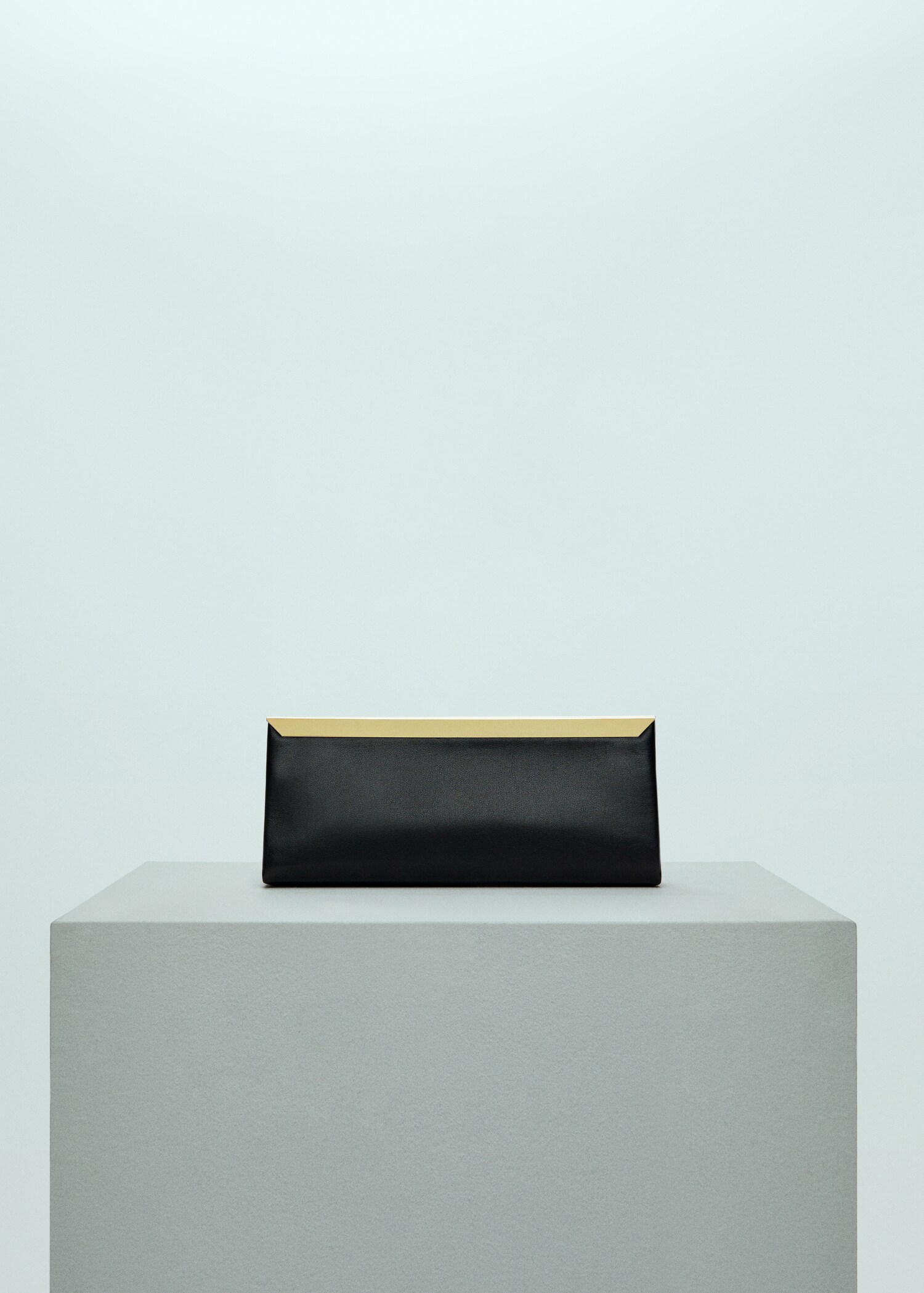 Leather clutch bag with metal chain - Article without model