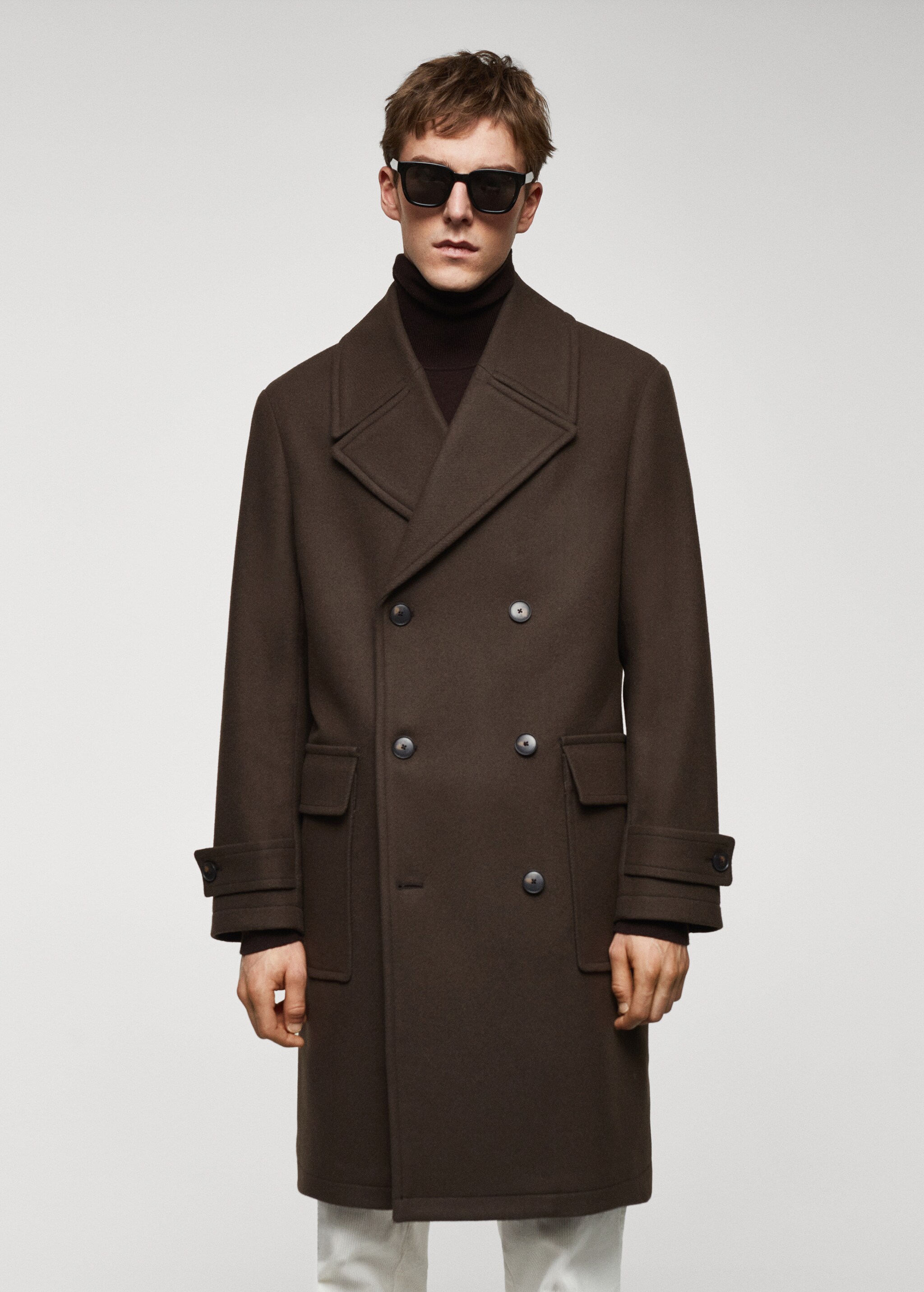 Двубортное пальто из шерсти с пуговицами - Средний план