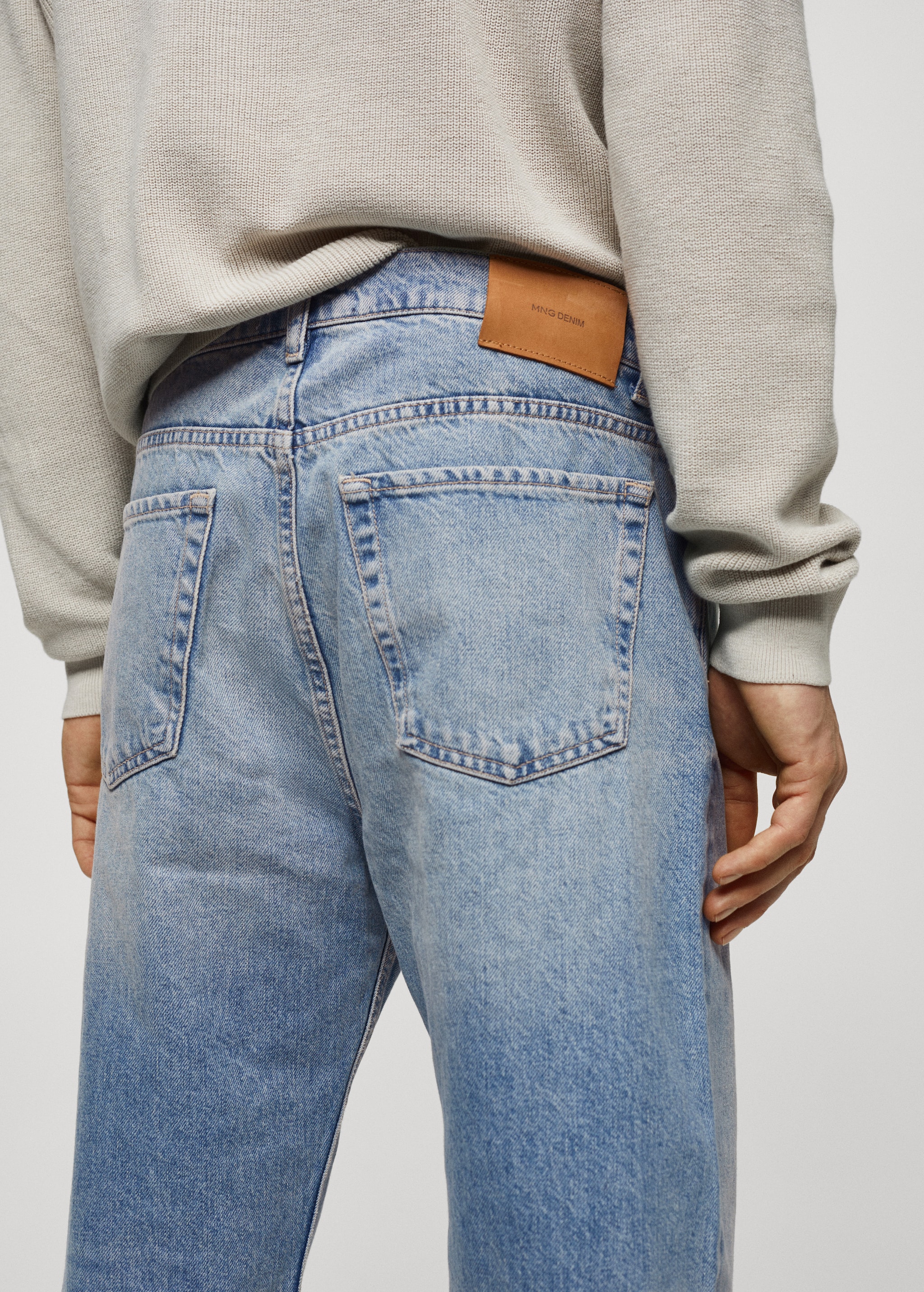 Relaxed-fit medium wash jeans - Details of the article 4