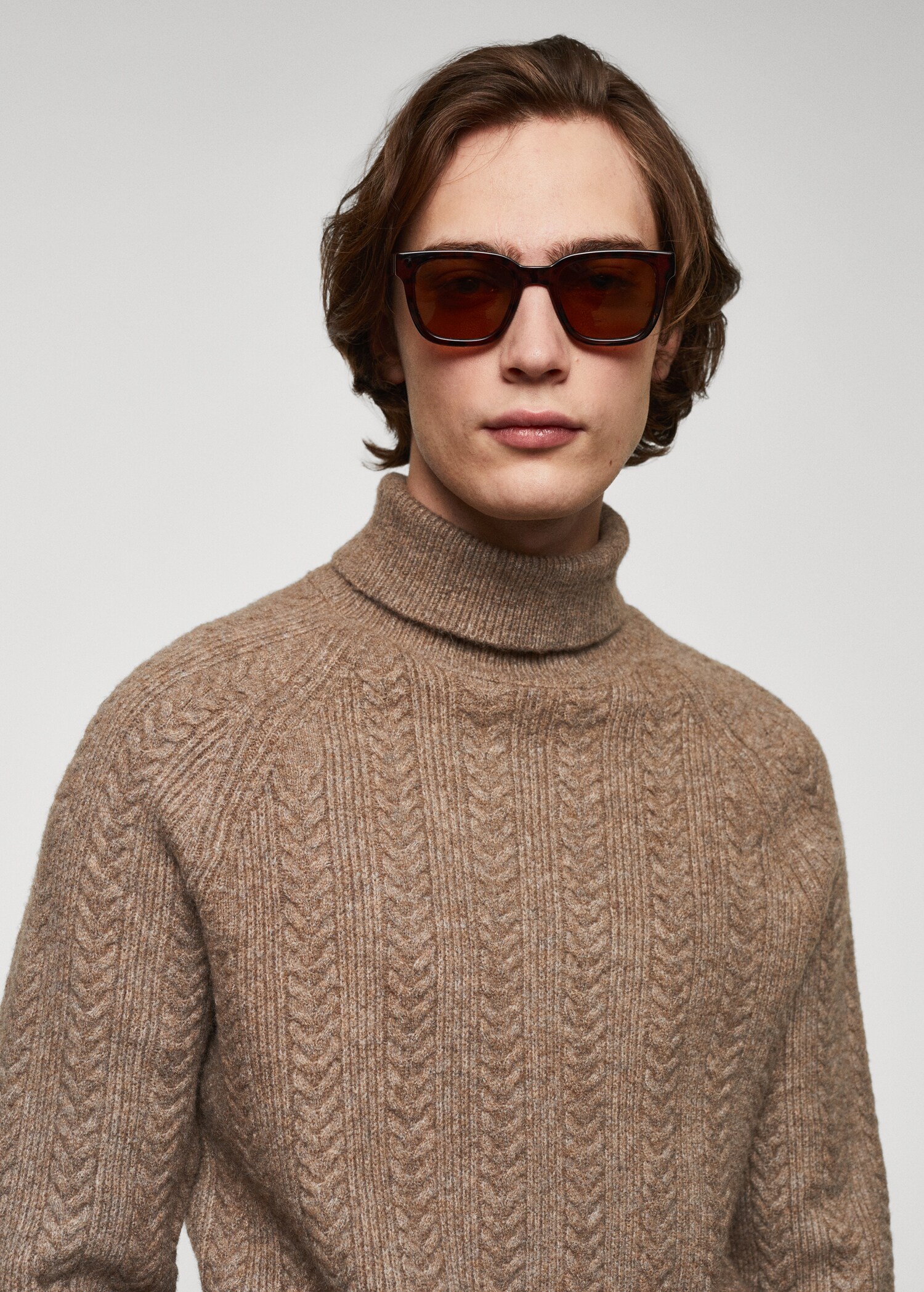 Twisted turtleneck sweater - Details of the article 1