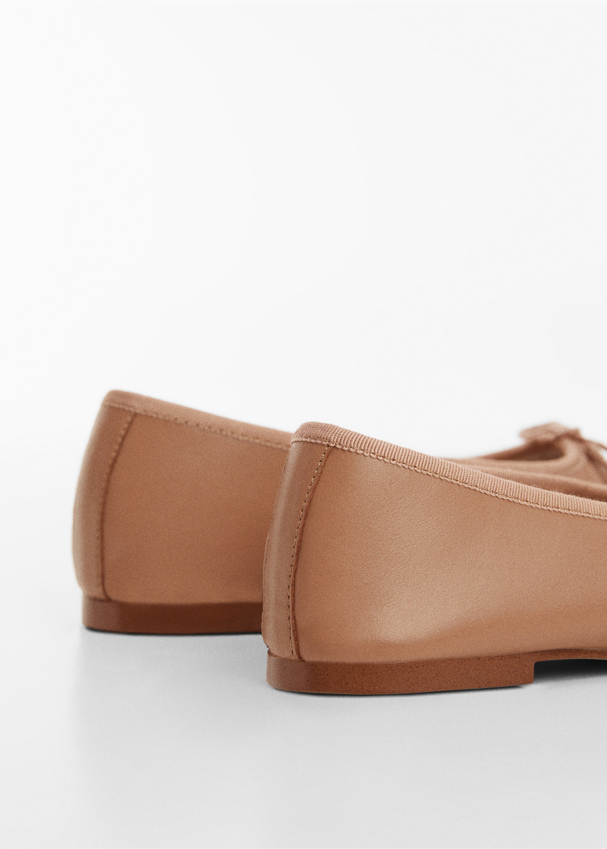 Bow leather ballerina - Details of the article 1