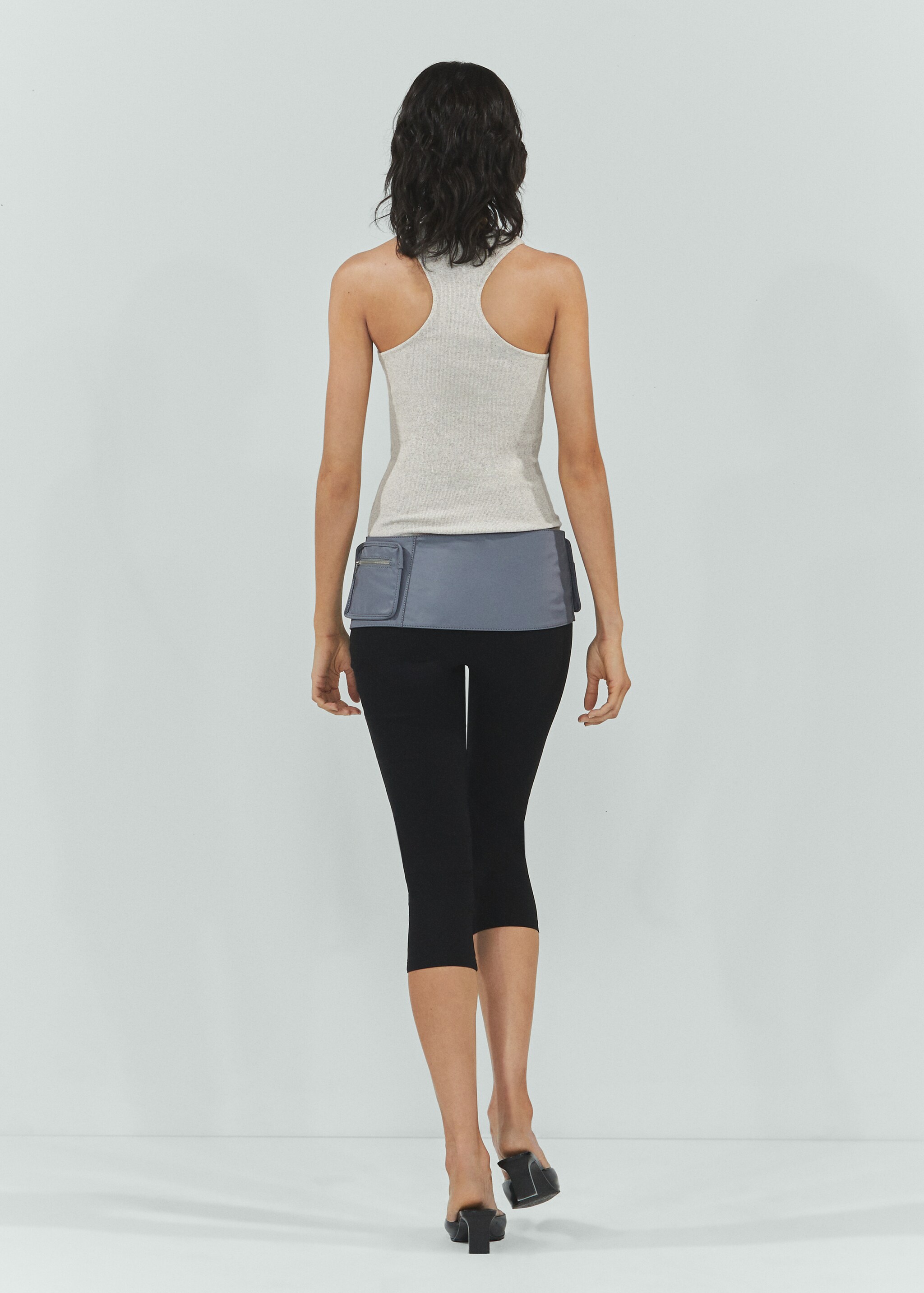 Round-neck strapless top - Reverse of the article