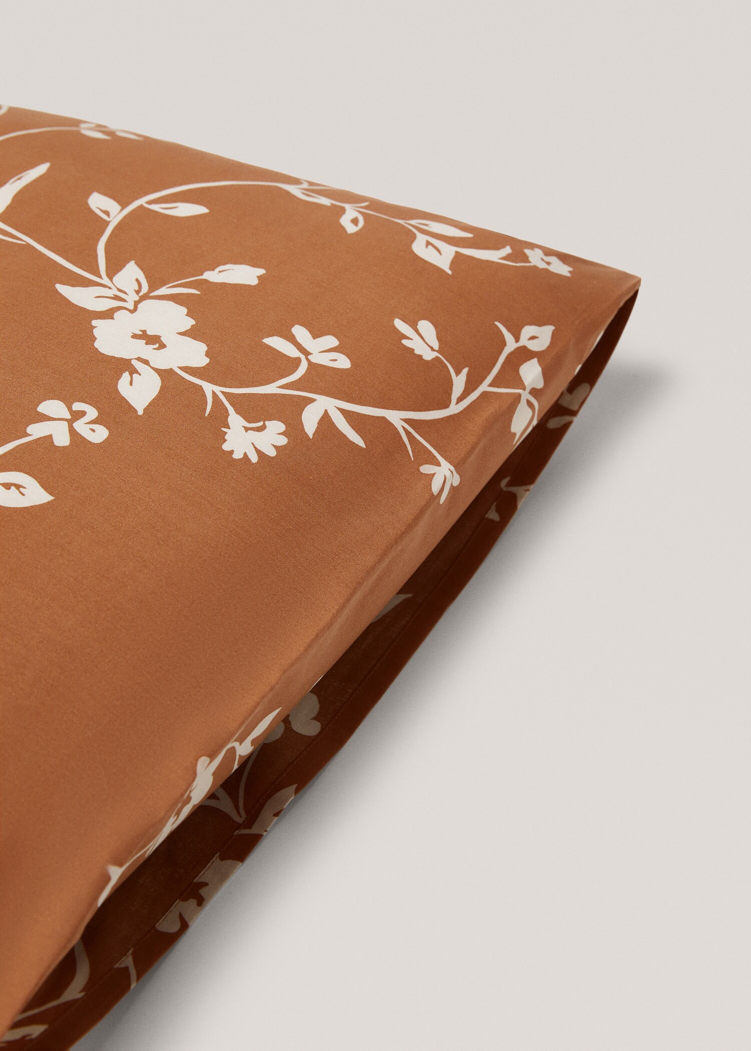 Large floral pillowcase 60x60cm - Details of the article 2