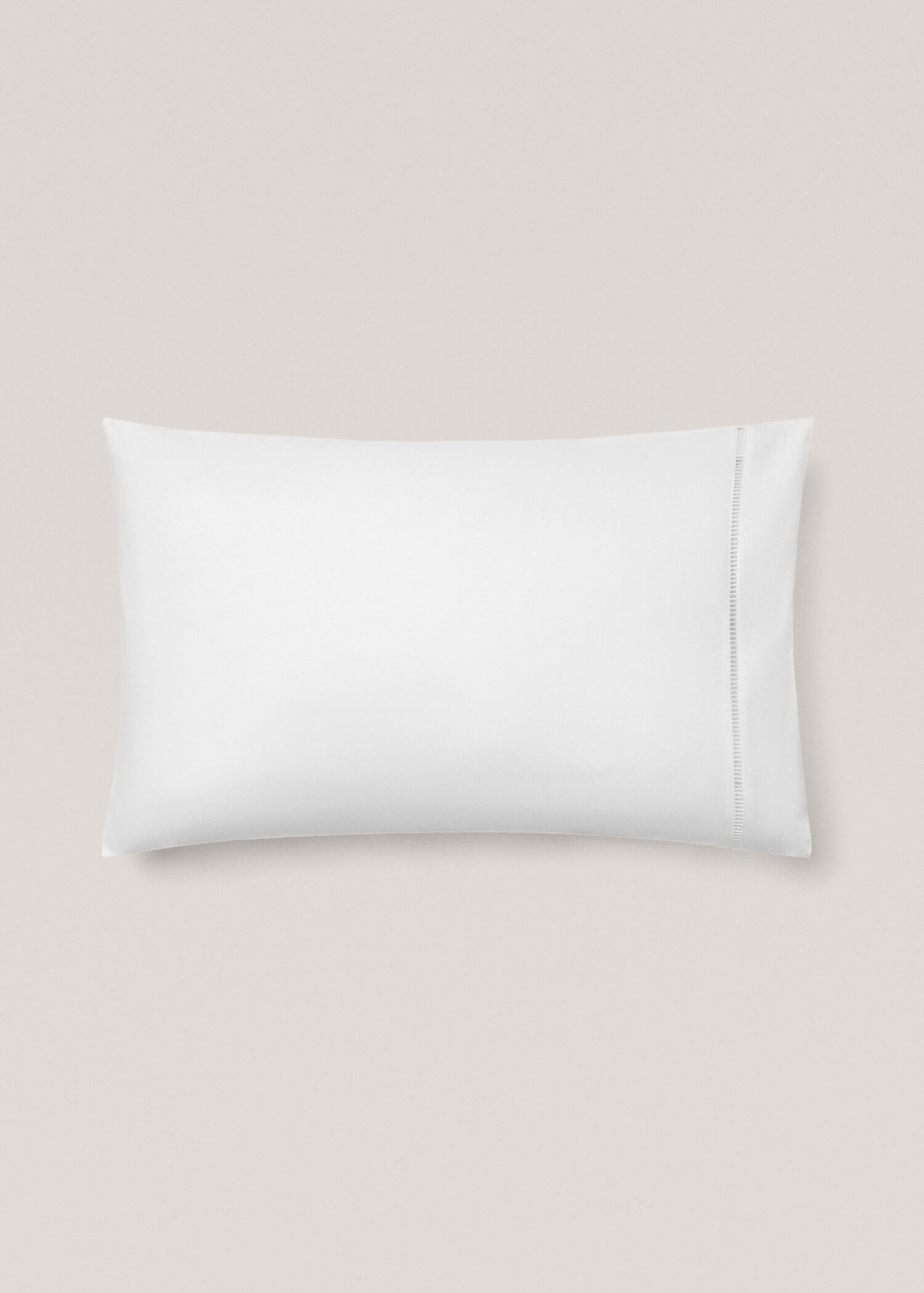 Poszewka na poduszkę z mereżką 50 x 75 cm - Artykuł bez modela/modelki