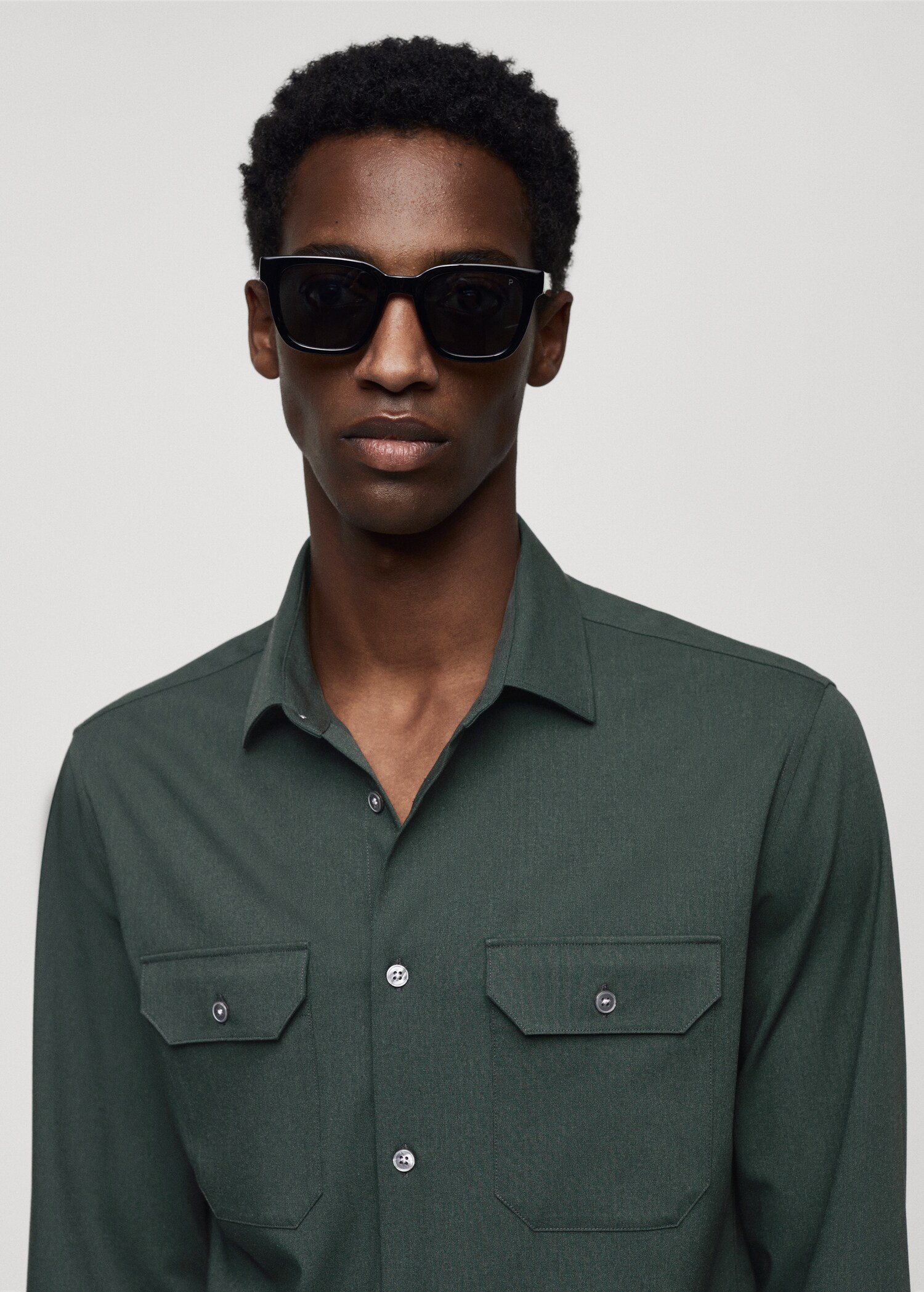 Overshirt with stretch fabric pockets - Details of the article 1