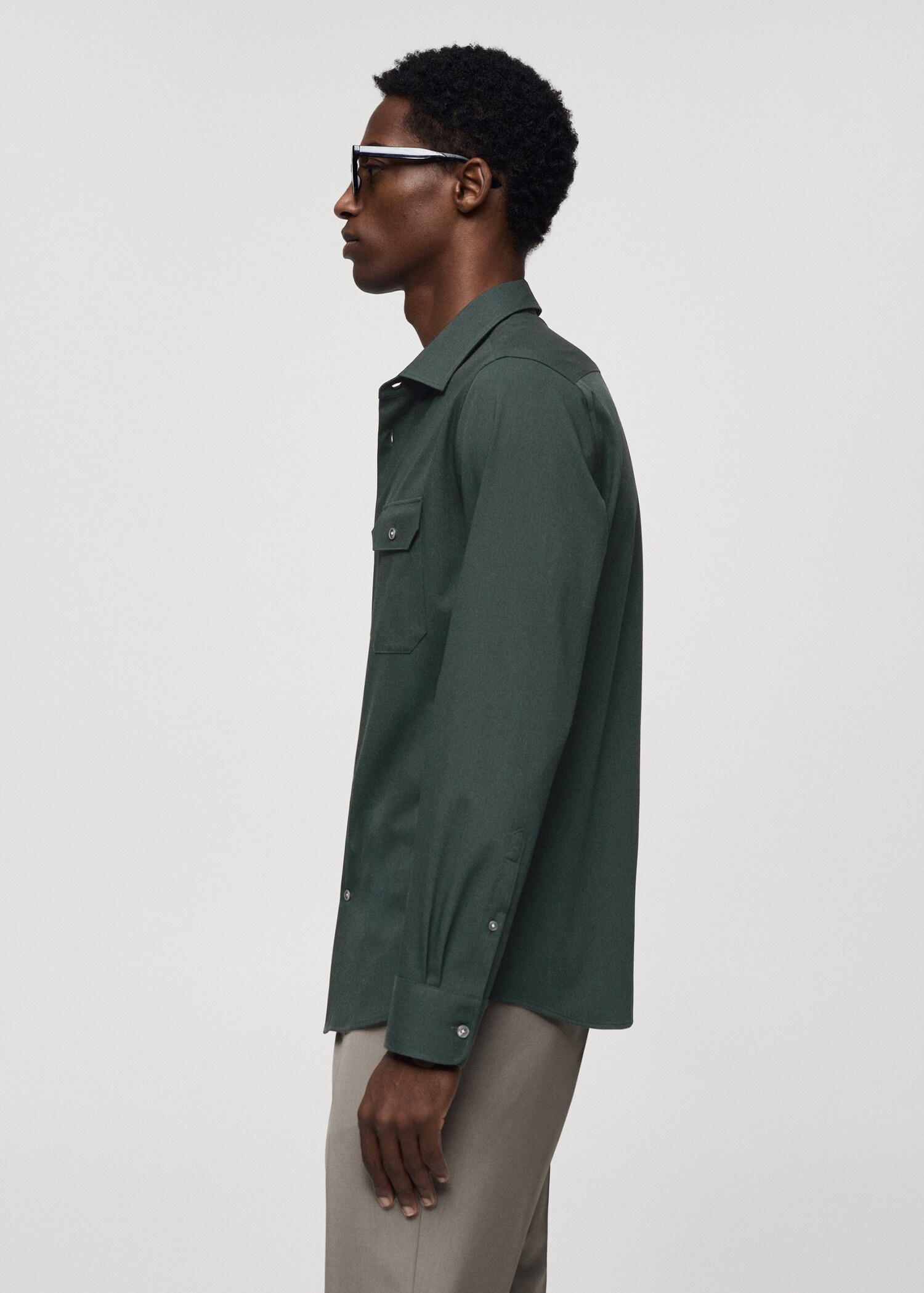 Overshirt with stretch fabric pockets - Details of the article 2