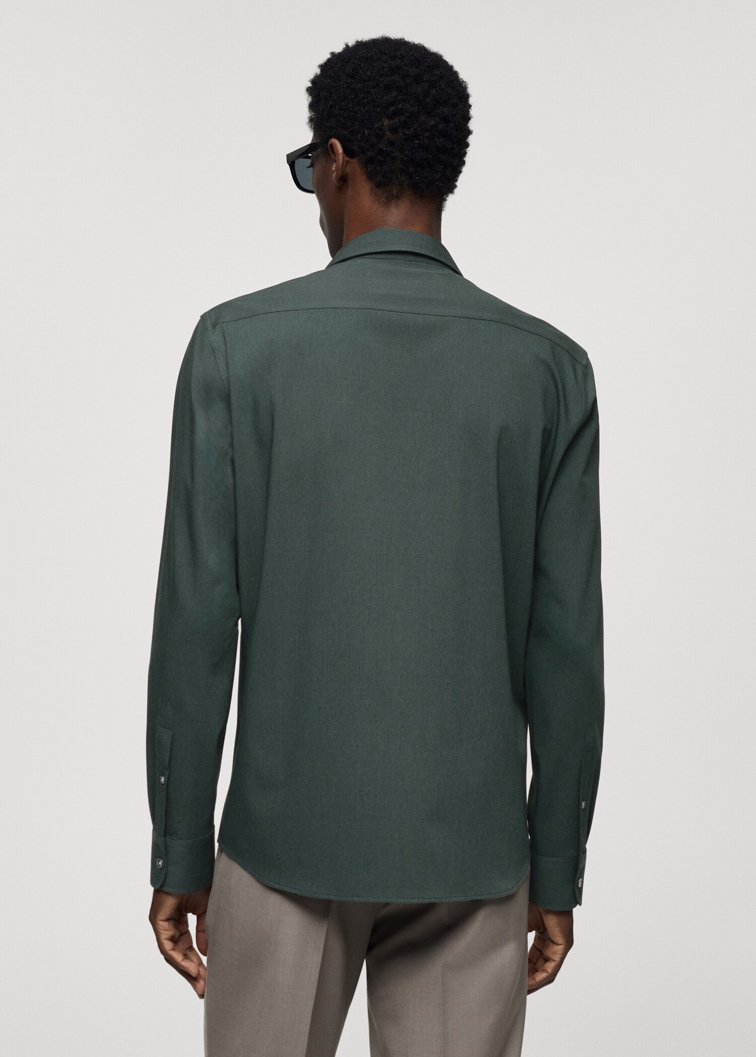 Overshirt with stretch fabric pockets - Reverse of the article