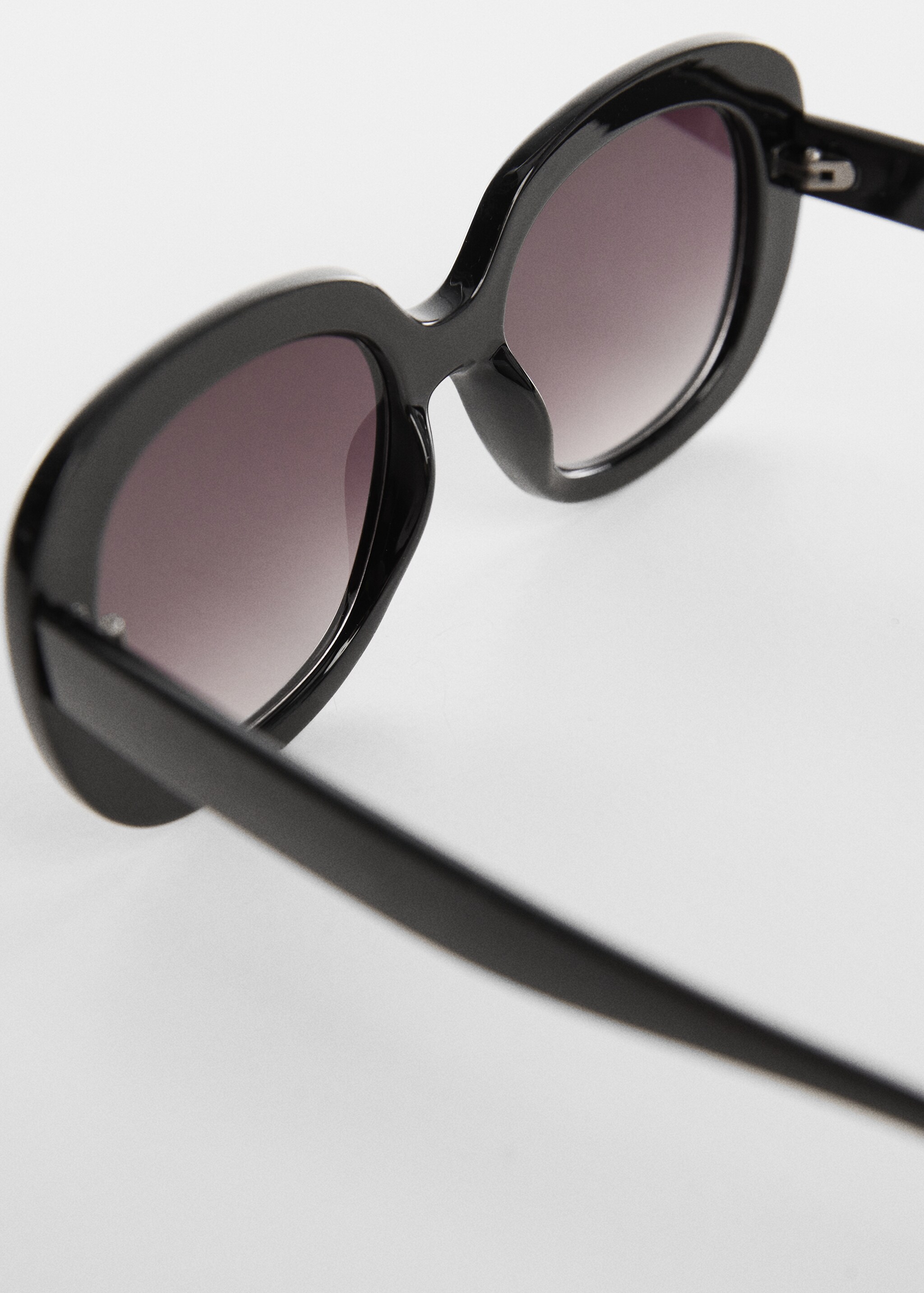 Maxi-frame sunglasses - Details of the article 1