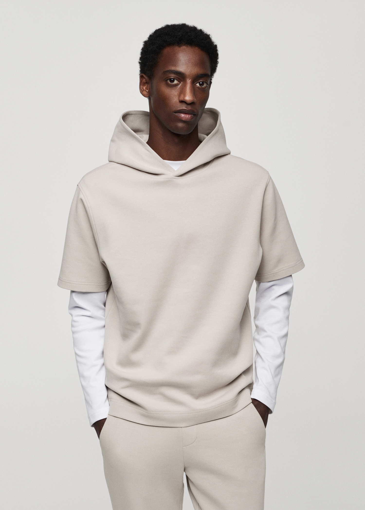 Short-sleeved hooded sweatshirt Men MANGO China