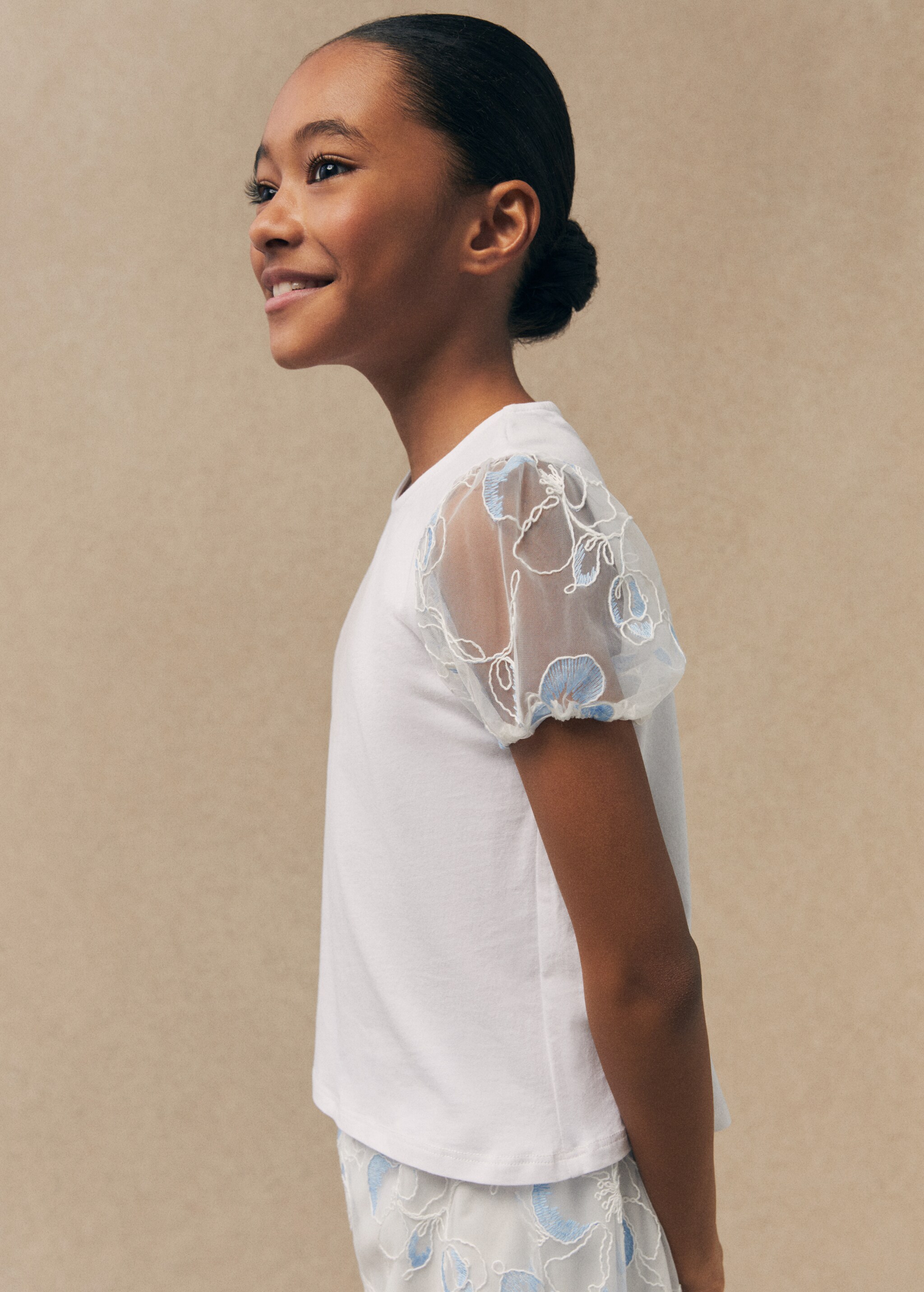 Embroidered short sleeve t-shirt - Details of the article 1